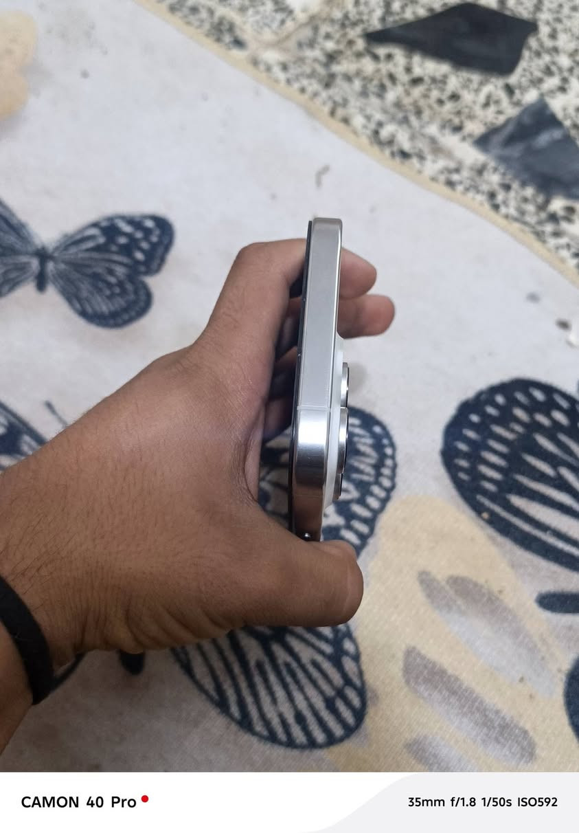 سلام عليكم ايفون 16برو ماكس ذاكره 256كامل ملحقات مبدل شاشة فيس ايدي شغال شاشه بيهة كسر بطاريته 90جهاز بيع او مراوس العنوان بغداد شماعية للستفسار على الرقم واتساب ***********/***********
