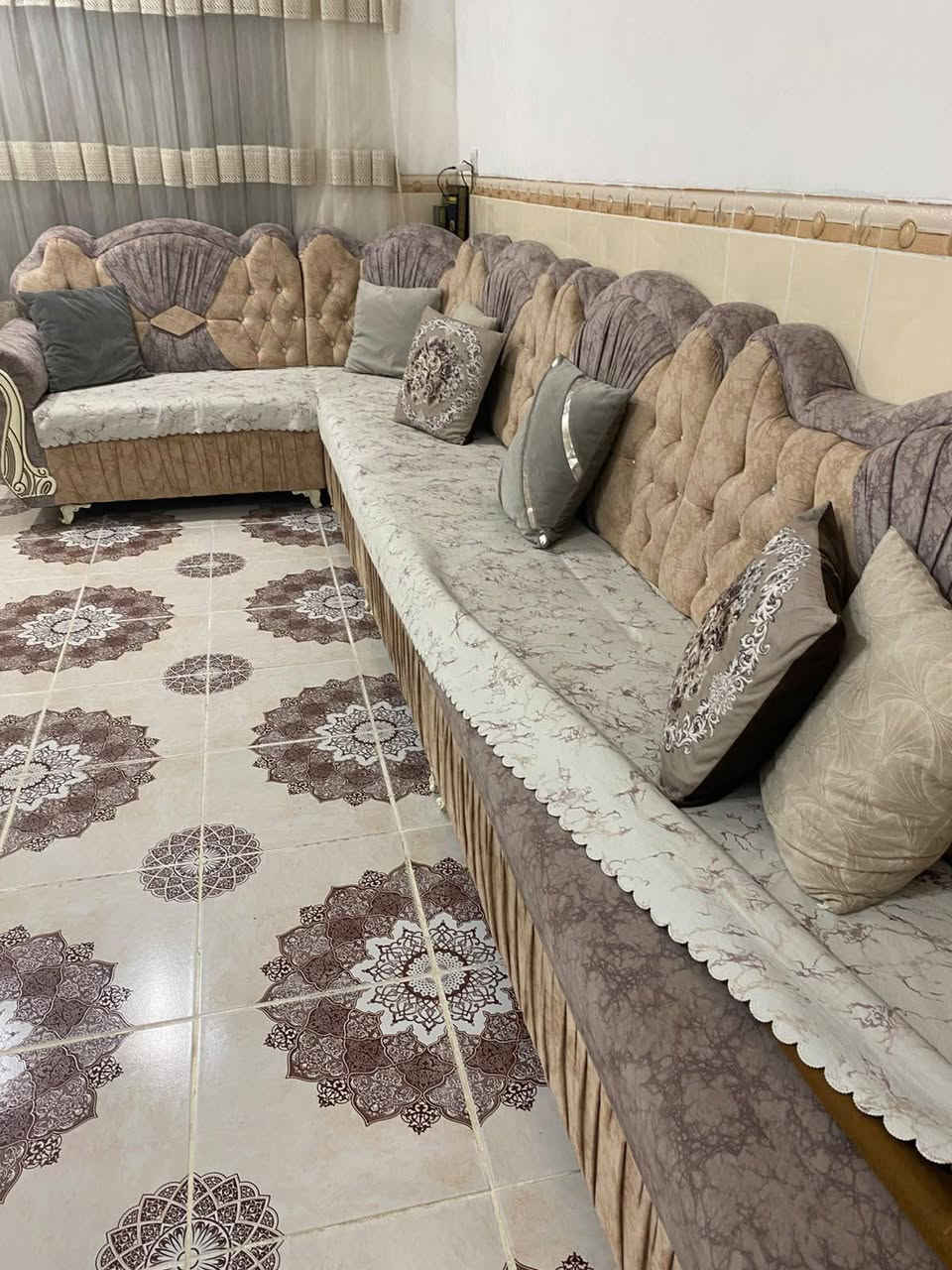 ديوان 5 أمتار ونصف كلش نظيف مستعمل قليل كلش ما بي عيب سعره 350 الف للتواصل ***********
