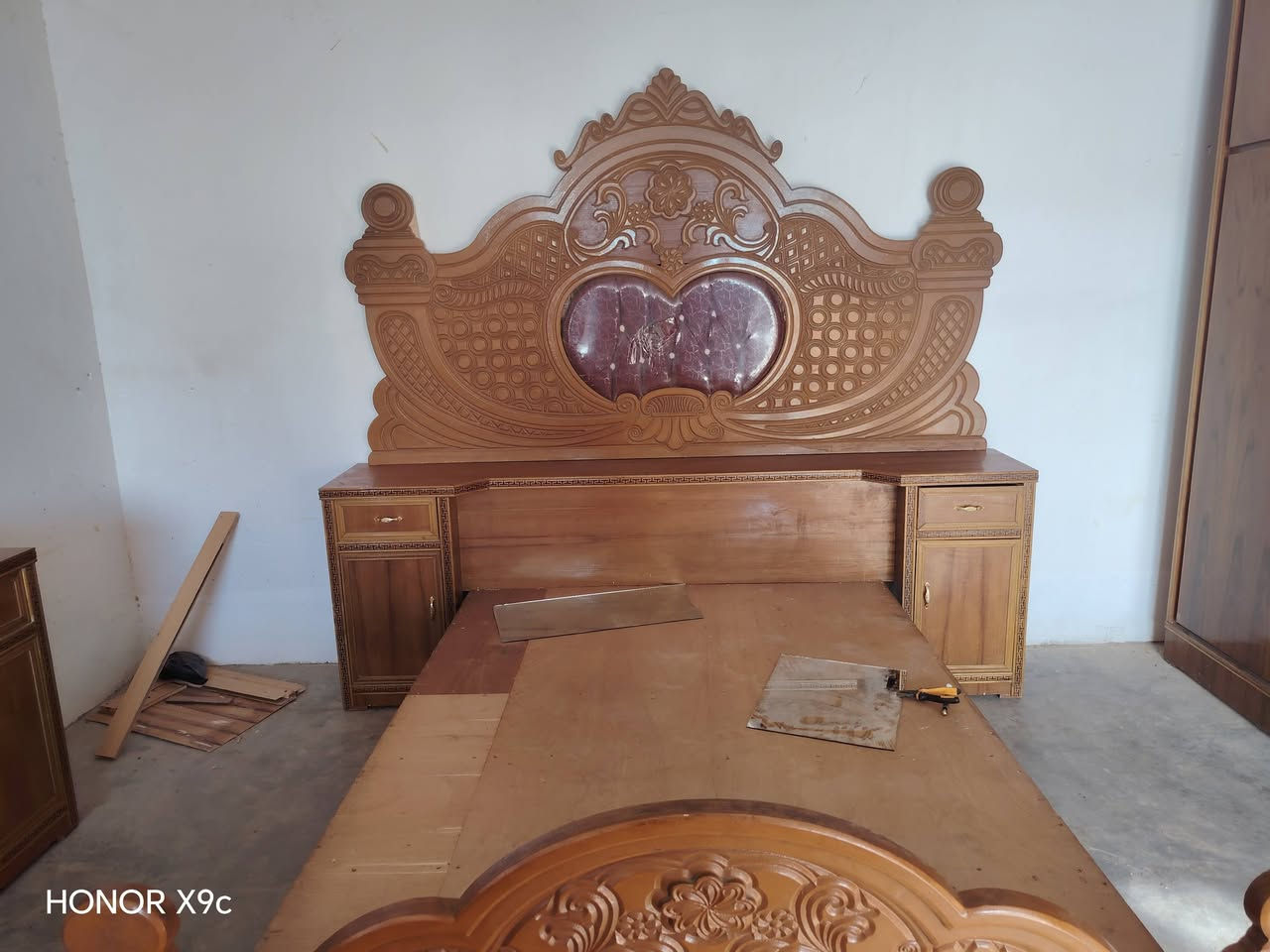 سلام عليكم ورحمة الله وبركاته توجد غرفه نوم للبيع عراقي صاج السعر خاص الاستفسار على هاذه الرقم ***********5
