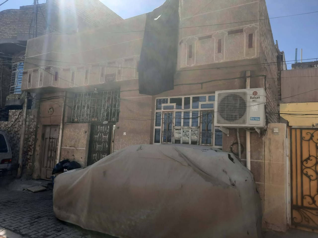 سلام عليكم
بيت مساحه 80 متر اماميه العنوان الشعله قطاع الثاني شارع شكيب   بناء مسلح جديد يحتوي على 2 غرف + هول  + حمام مشترك  كامل من كل النواحي  كاشي + سيراميك كيزر ماطور مي تانكي 
البيت رهنيه اريده لل استفسار اتصل على الرقم 
ابو سجاد
***********
