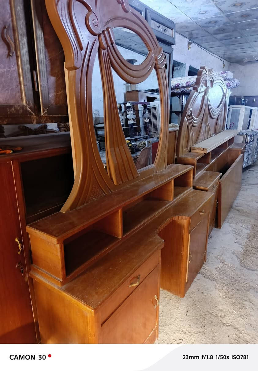 السلام عليكم غراض مستعمله لبيع العنوان ام الهواء مقابل شارع الحمداني***********
