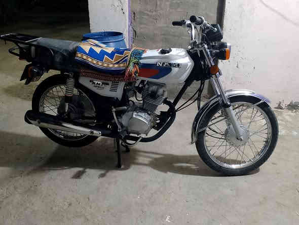 سلام عليكم دراجه نامه للبيع موديل 25كفلا عامه مكينه ناعمه ما صار هواي من طلع دراجه انضف من الصور السعر 700وبيه مجال مكاني سده تصال ***********
