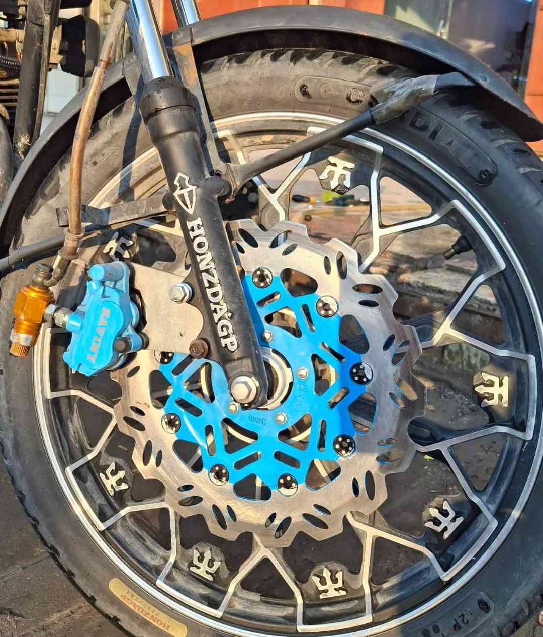 سلام عليكم .دراجه سيفاني .موديل 2025 ...5كير. المكينه والكير كفاله .اوراقها كامله السعر 600. وبيها مجال شي بسيط .عنواني الدوره. رقم الهاتف ([***********])
