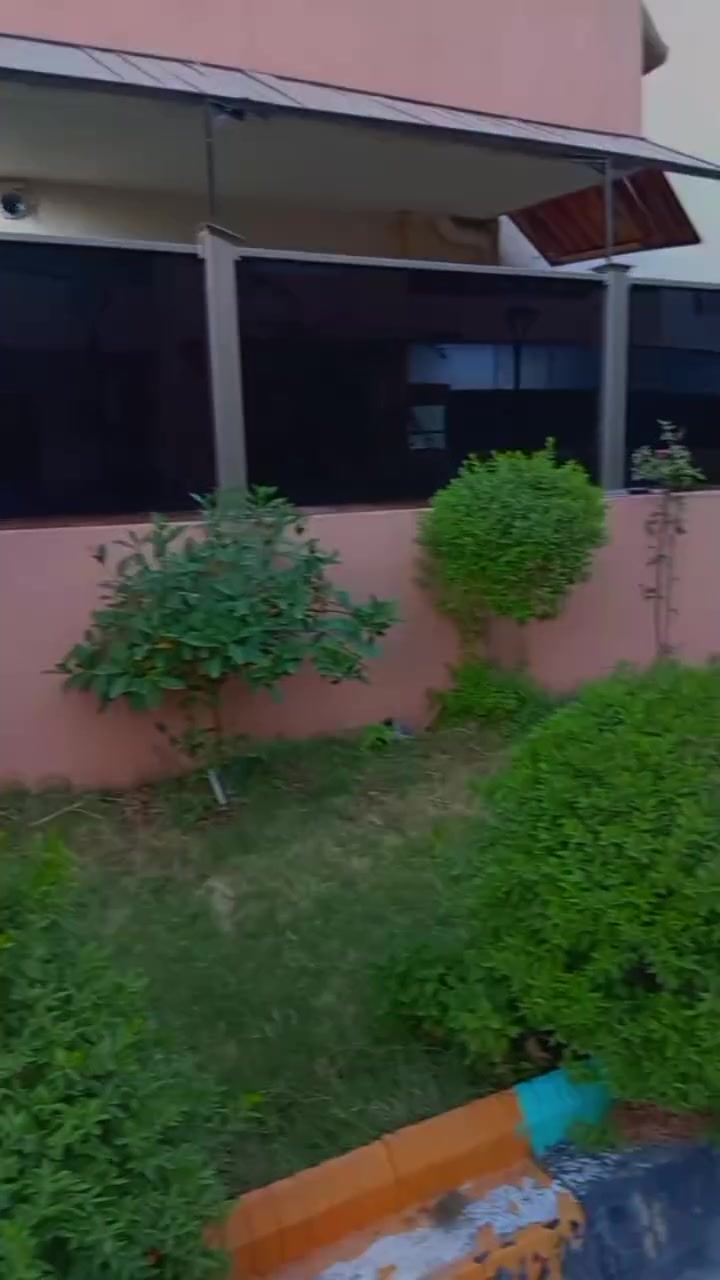 شقه  للبيع طابق ارضي في مجمع ريحانه قرب بسمايا 
مساحة 142
تفاصيل الشقه
3 غرف نوم + مطبخ + حمام + تواليت  شرقي وغربي+
 بلكونه  امام شقه وبلكونه وخلف الشقة خدمات ماء وكهرباء سكيورتي 24 ساعة للاستفسار  ***********
