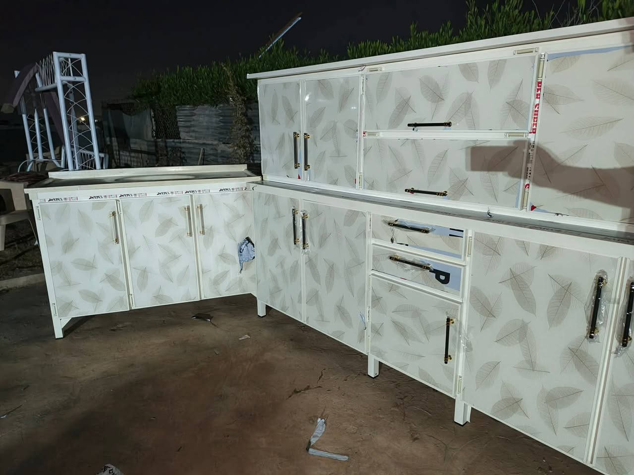 كاونتر المنيوم مترين ونص شغل درجه اولى سنك متر 30 مرمر جديد
يوجد تبديل وتوصيل 
#معرض_حمودي_للاثاث 
 العنوان...... تكريت
 الزهور  خلف قاعه الشهيد ليث مقابل معهد الفنون الجميلة 
معرض حمودي
*********** اتصال او وتساب
*********** اتصال واتساب
