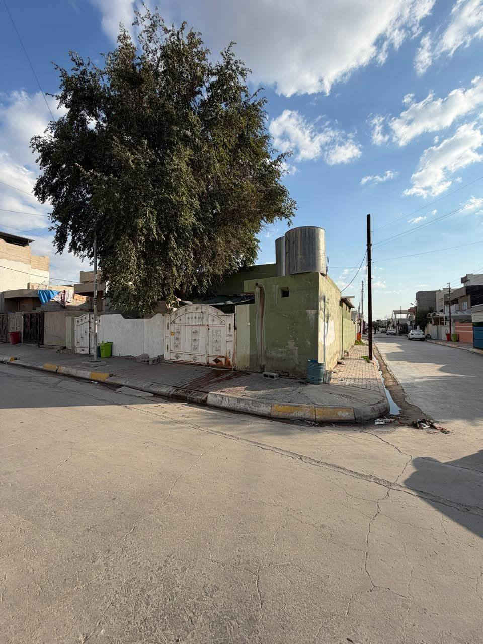 دار للبيع طابو صرف 120م ركن
عنوان كركوك أسرى والمفقودين
سعر 80مليون مع مجال 
للتواصل كركوك حي العسكري قرب جامع المعراج او الاتصال على الرقم
*********** علي
*********** ابو مصطفى يايجلي
