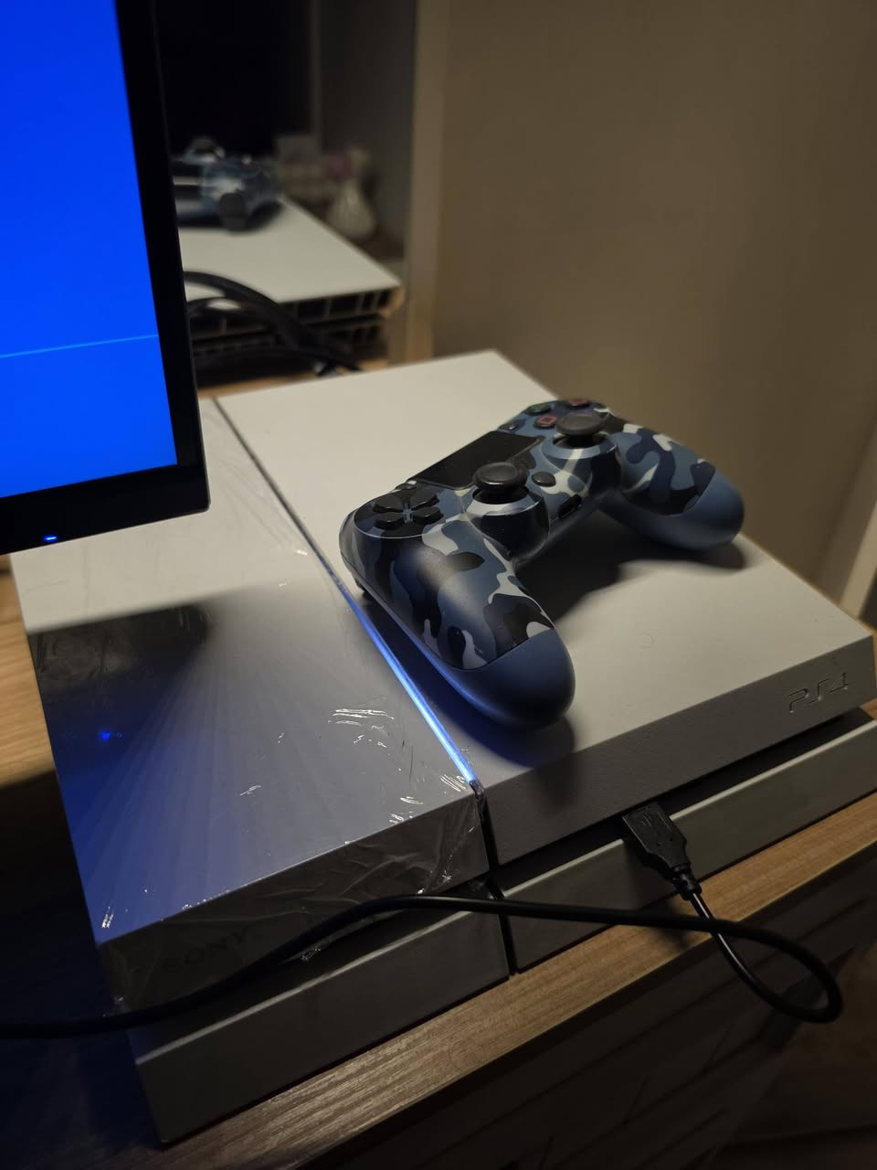السلام عليكم
Ps4  فات مستخدم نظافه عاليه 
مفتوح للتنظيف فقط
ملحقات كامله جويستك وكيبلات 
ويا قرص God of war ragnarok هديه
سعره 160 
 الجهاز مناسب بسعر بلي ٣ وبالعافيه على الي ياخذه  
للاستفسار ***********
