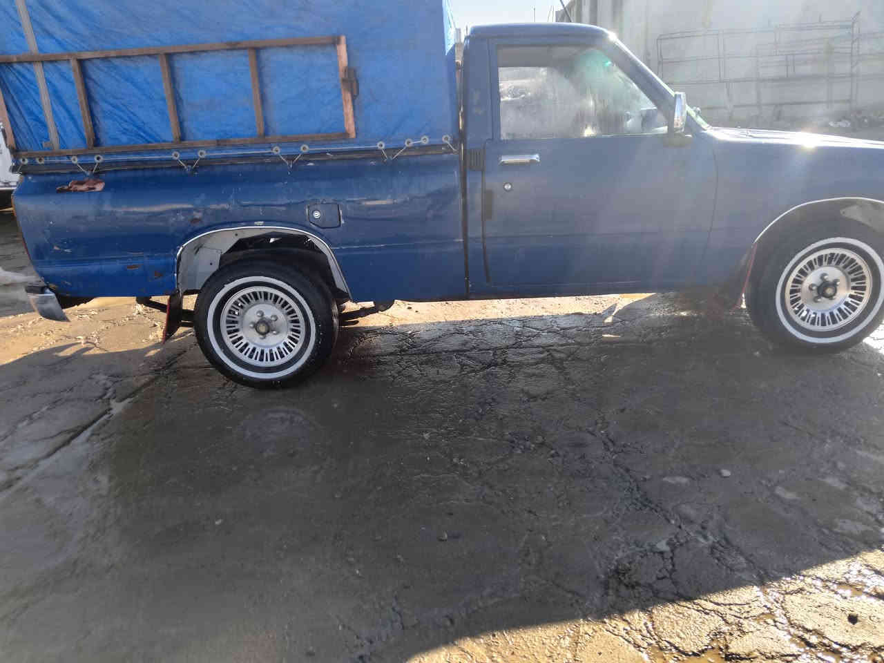 السلام عليكم بيكم تويتا للبيع موديل 1980 سياره بدون صبغ حدايدية عالشاصي محرك معمر رأيمن السعر 40 وبيه مجال *********** العنوان الموصل
