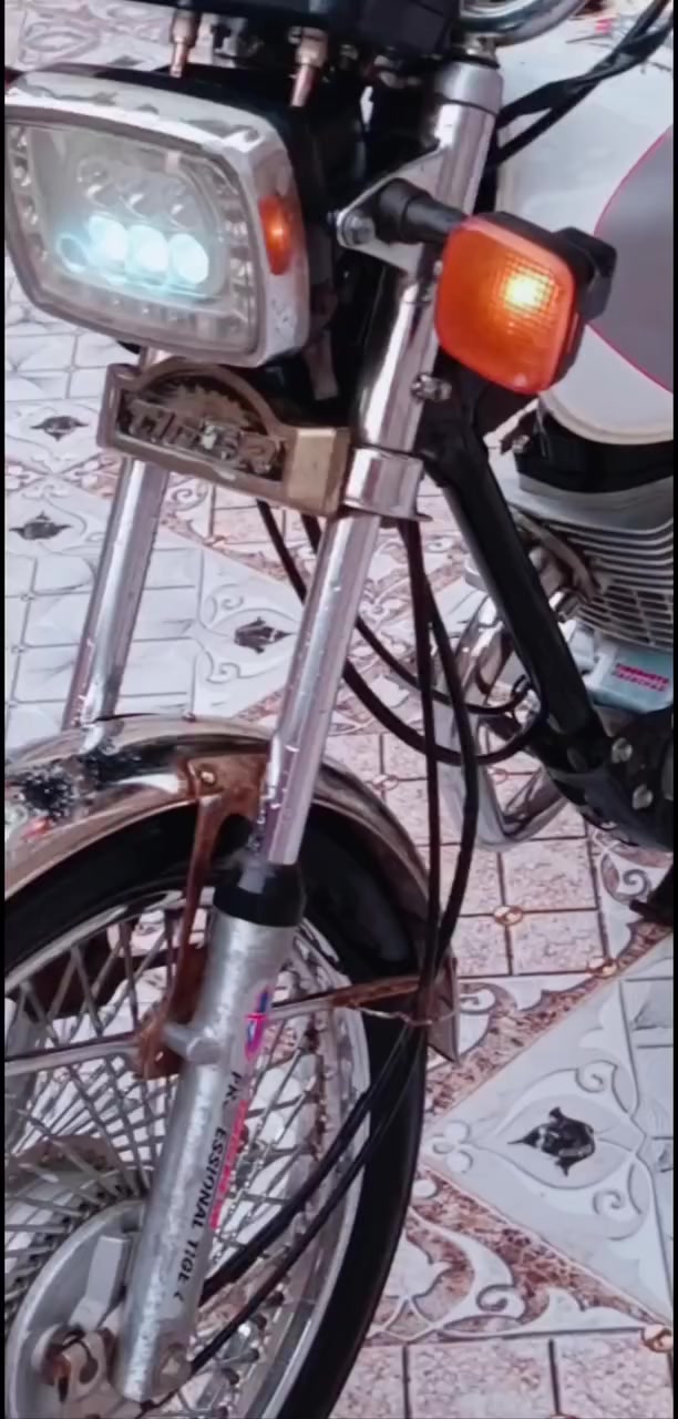 السلام عليكم  
الماطور للبيع فقط؟ 
موديل 2020      محرك ما مفتوح 
كهربائيات كلها شغاله لايت عالي ناصي 
اشاير «»  خلاط ــ بك لايت الوان حلوه 
كزوز صوتو ناصي .  دبل سويچ 
( السعر 450)
*********** اتصال +واتساب 
مكاني موصل حي سومر
