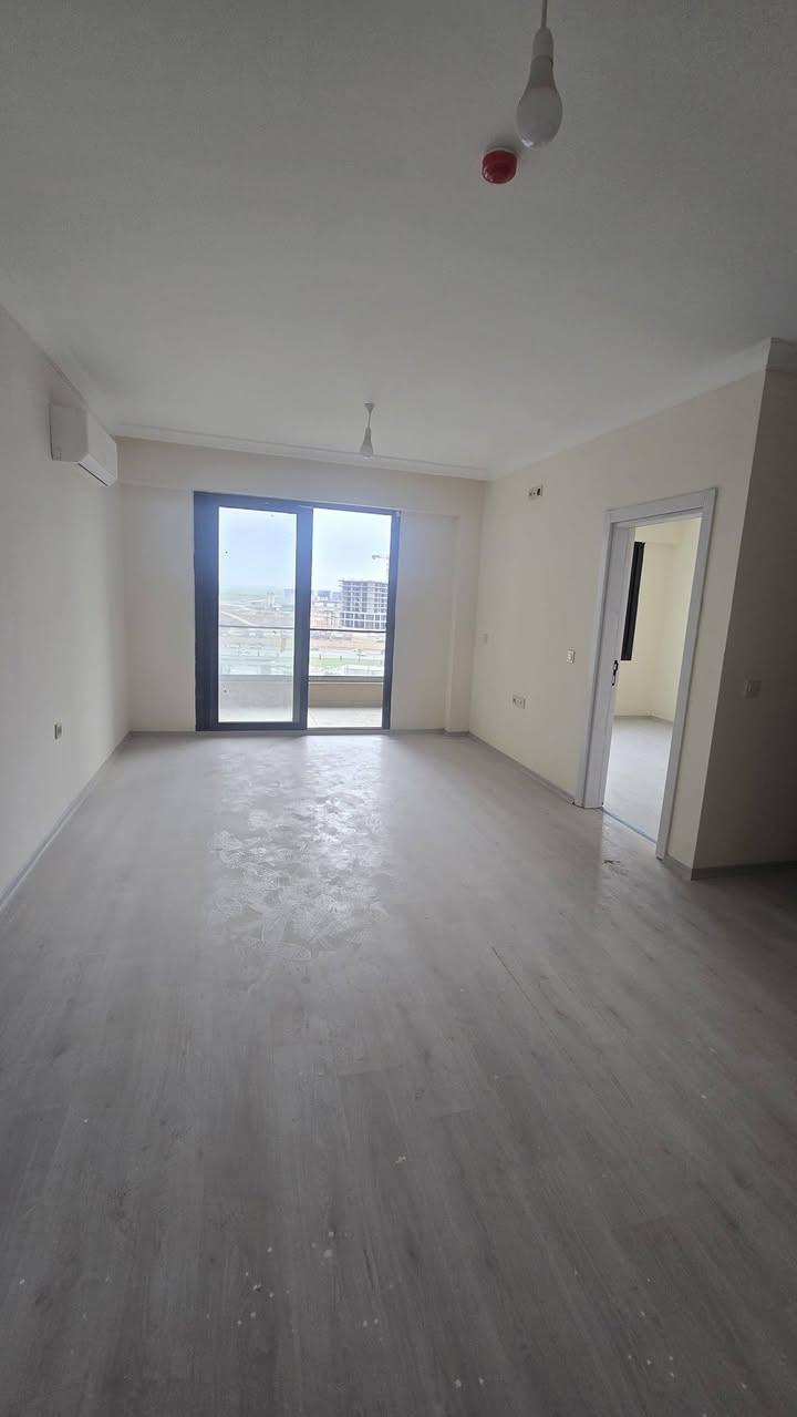 له جوانترين پرؤژه ي شاري هه ولير 
جوانترين شوقه بؤفرؤشتن له لالاف سن تاور 
1ژوري واجيهه داخلي حديقه 
طابق ٦رؤژهه لاته
سعر مناسب 
***********
