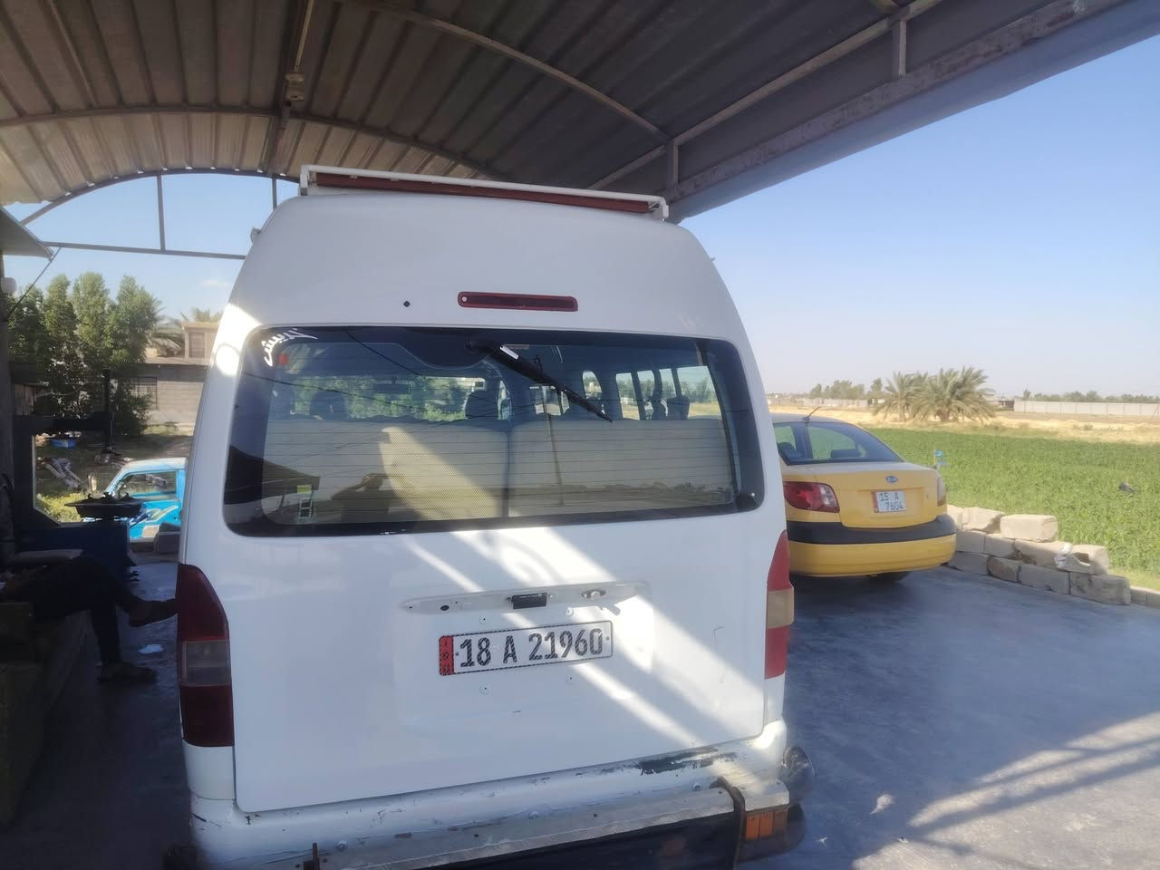 سلام عليكم 
من رخصت الدمن 
سياره جنبي للبيع اج تو موديل ١٢
كير اكسن محرك حداديه مكفول ومنظومه غاز دوشمه جديده ما عدا الصفحه الطويله بيها ضربه مبينه بلصوره 
وتريد مشط 
مكان السياره بغداد
السعر ٩٠ وبيها مجال
***********
