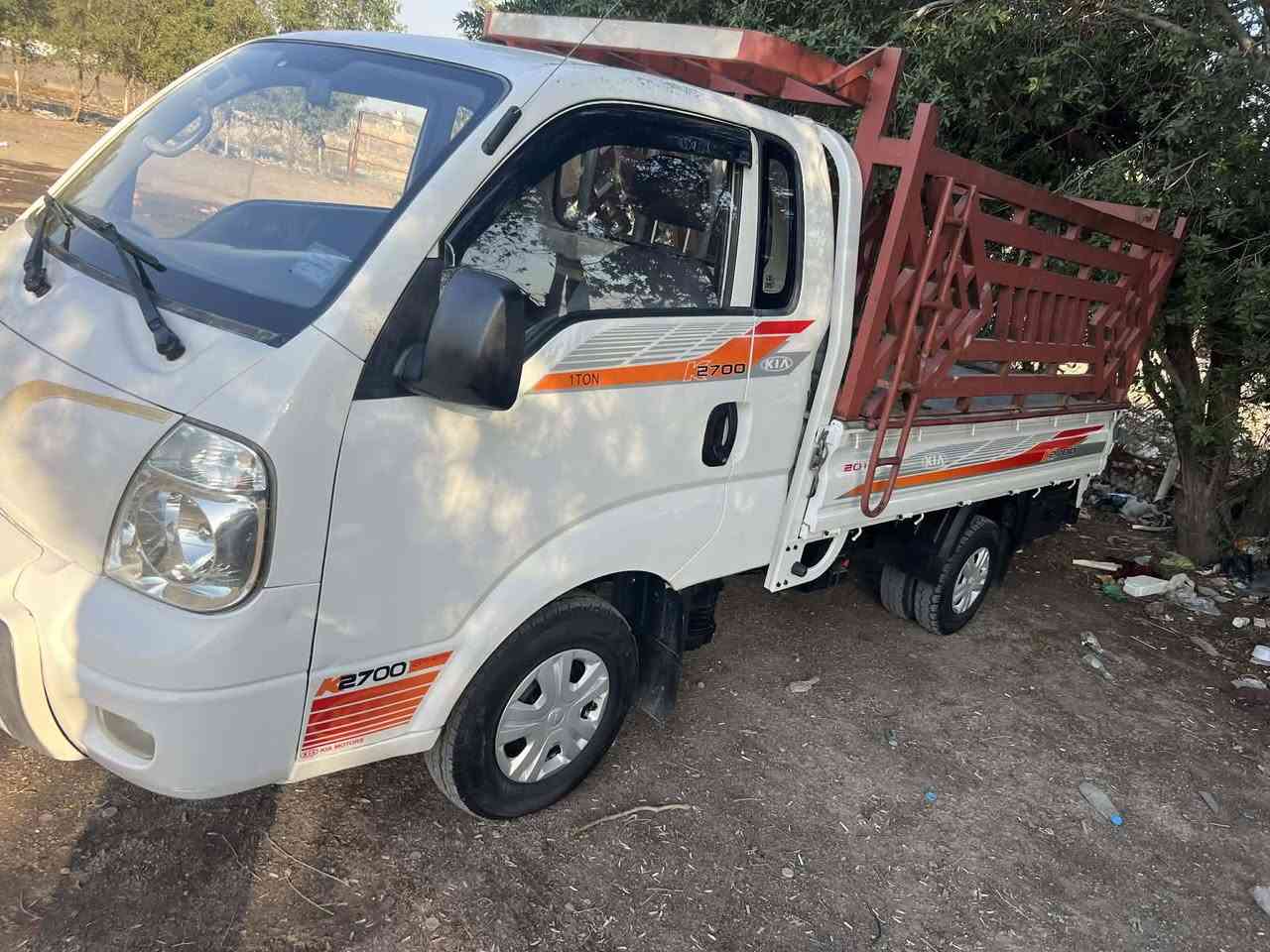 السلام عليكم كيه موديل 12 محرك 2700 رقم بغداد نكليزي سنويه جديدة 31 السيارة جاهزة للعمل محرك وكير وكسن وشاصي كفاله تخم تاير جديد ماشيه 260 الف عنوان بغداد حي الامين السعر 100 يعني دفتر وبيها مجال بصيط *********** شرط التحويل سنويه بسمي
