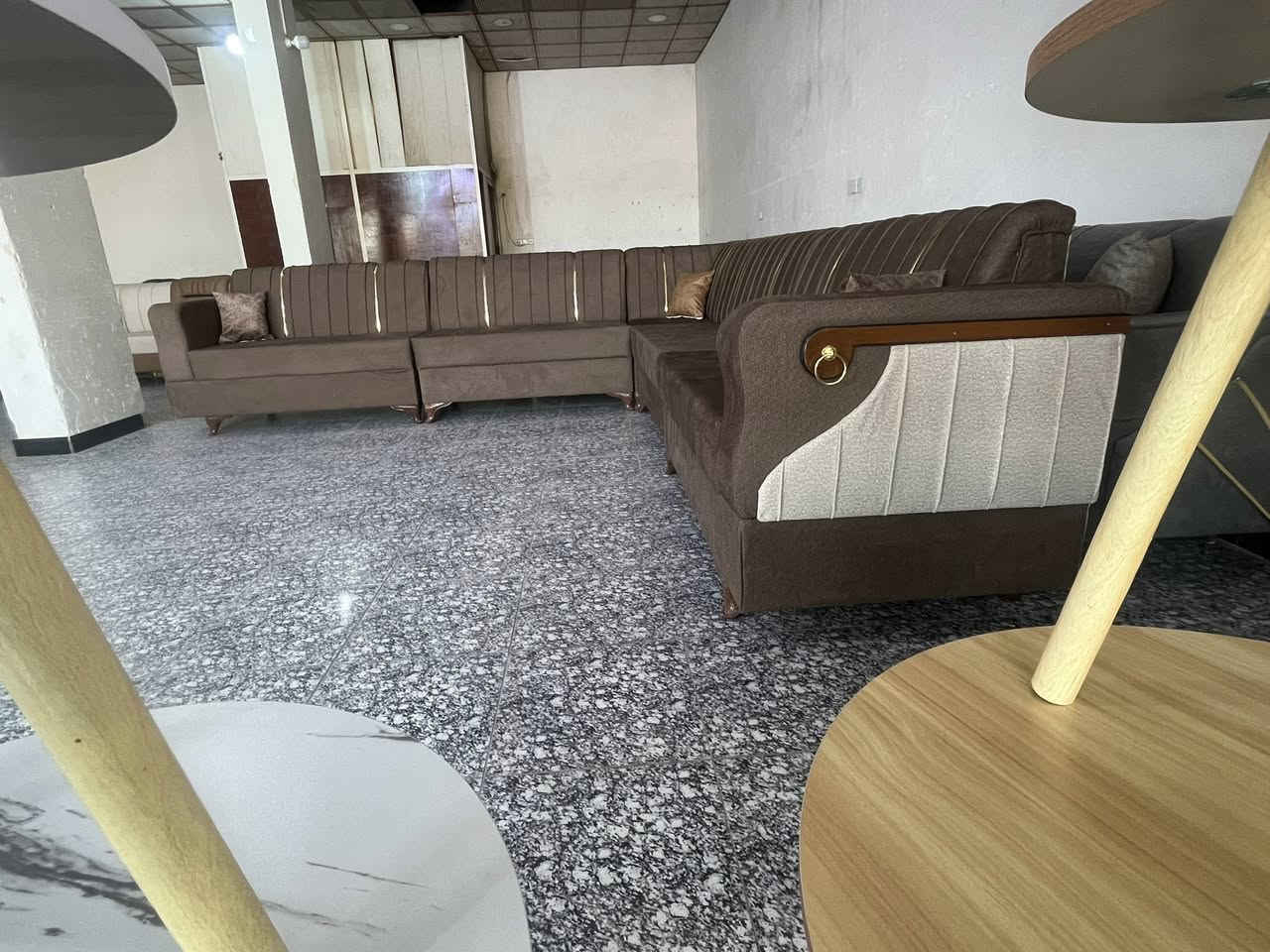 ⭕️ طقم ديوان 11 مقعد جديد  ضمان سعر 350 الف 🔥🔥🔥توصيل  مجاني داخل كربلاء 👇👇👇
للاستفسار اكثر الاتصال على الرقم 
📞***********(معرض بيروت) (واتساب) 
📍كربلاء حي العامل  شارع المستوصف _مقابل مركز فحص الوافدين 🔥
