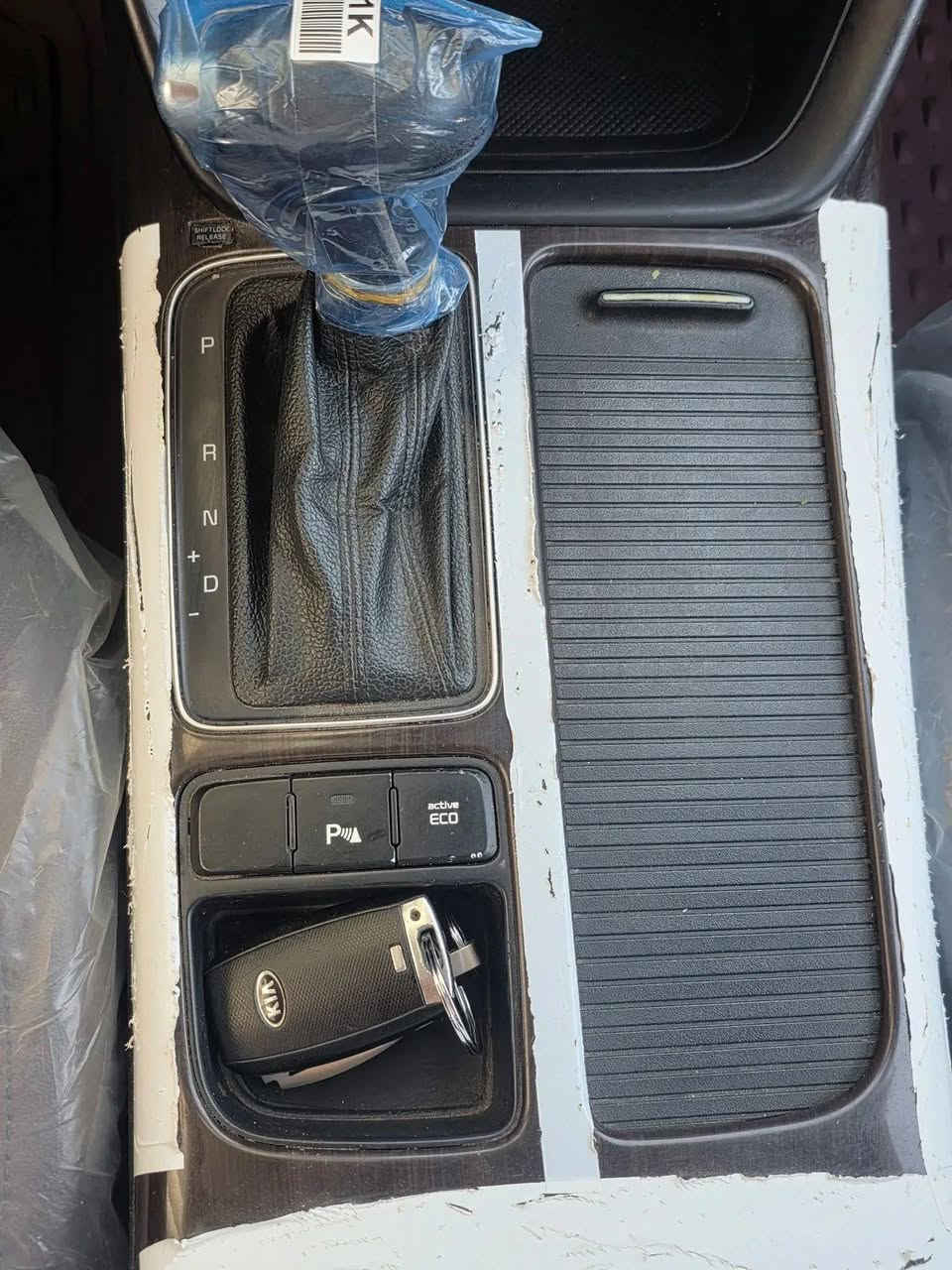 السلام عليكم اخوان
((((( قطعه وماكو بموديله انضف منها )))))
.
كيا سورنتو  2015  كويتية  
 6 سلندر محرك 3500 بلادي وضع الشركه مكفولل
ـــــــــــــــــــــــــــــــــــ
مواصفاتهاااا
ـــــــــــــــــــــــــــــــــــ
فوول 1/1 اعلى فئه بالسورنتو واعلى المواصفات 
7راكب 
كشن كهرباء 
مانع انزلاق  
نظام ECO
  دفع رباعي  فورويل
مثبت سرعه 
3قطع تبريد
بصمة تشغيل 
وبصمة ابواب 
انارة ترحيب عند الاقتراب
مري شفط اشارة بالمري 
كامرة خلفيه  
حساسات امامية 
كشنات جلد 
كشنات اماميه خلفيه . تدفئة تبريد 
ذاكرى ميموري
لد امامي خلفي 
داخل قرميدي 
بردات خلفيه بلادية 
ستيرن تدفئه  
سيارة بأسمي سنوية جديده وهزه جديده
 رقمها بغداد الجديد 
السيارة ماشيه ٦٤ الف فقط . حقيقي
 كفالة عامة من الصبغ والتبديل صور السونار بالمنشور 
الموقع : الديوانية 

على معرفة السعر اتصلل ودلل مداور ثاني يوم 
*********** 
***********
الرقم الاثير بي واتساب
أخوان رجائاً شراي يتصل ويدلل مو شراي يرفع المنشور بكلمة يالله
