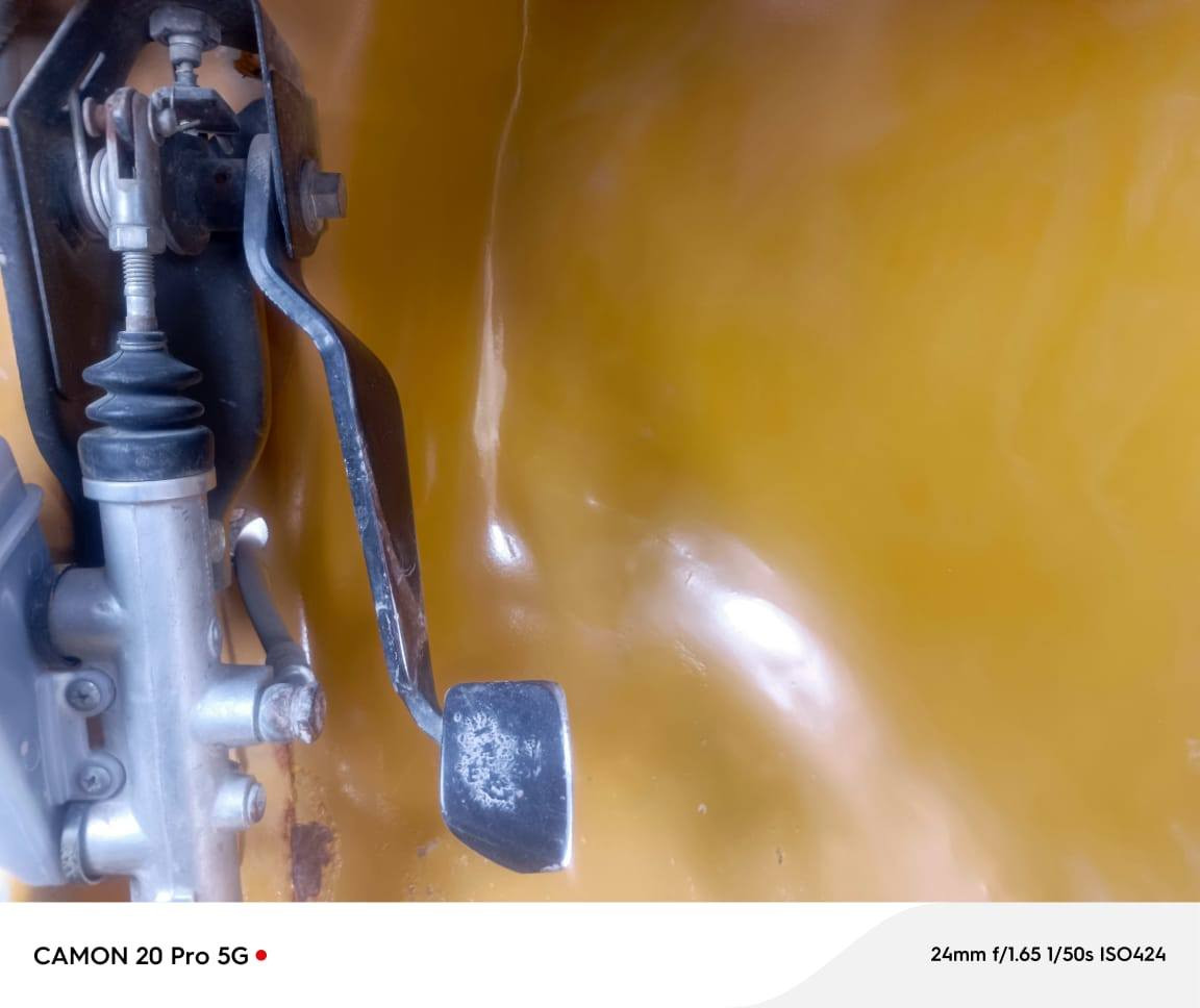 السلام عليكم تكتك 2021 للبيع مرقمة وجاهزة شوف الصور زين بيها ضربة بصفحة السايد بريك اي نقص مابيها تاخذها وتشتغل بيها على باب الله السعر 6700    وبيها مجال بسيط هاتف *********** العنوان بغداد النهروان مقابل شارع 60
