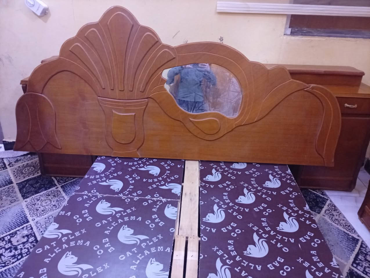 السلام عليكم  غرفه احطاطه 7 ابواب مع الملحق مع الجربايه والزاوية وميز ابو تواليت السعر 550 وبيه مجال الاتصال على ***********عنوان  بعقوبة التحرير مجاور حسينيه التحرير مقابل مدرسة سيده النساء
