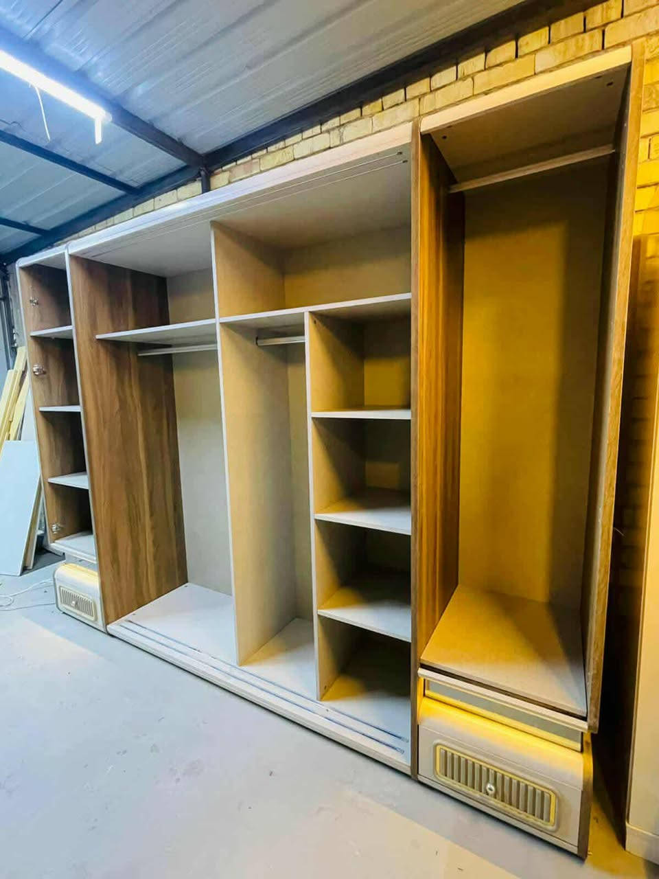 للحجز وللأستفسار وتساب ***********
