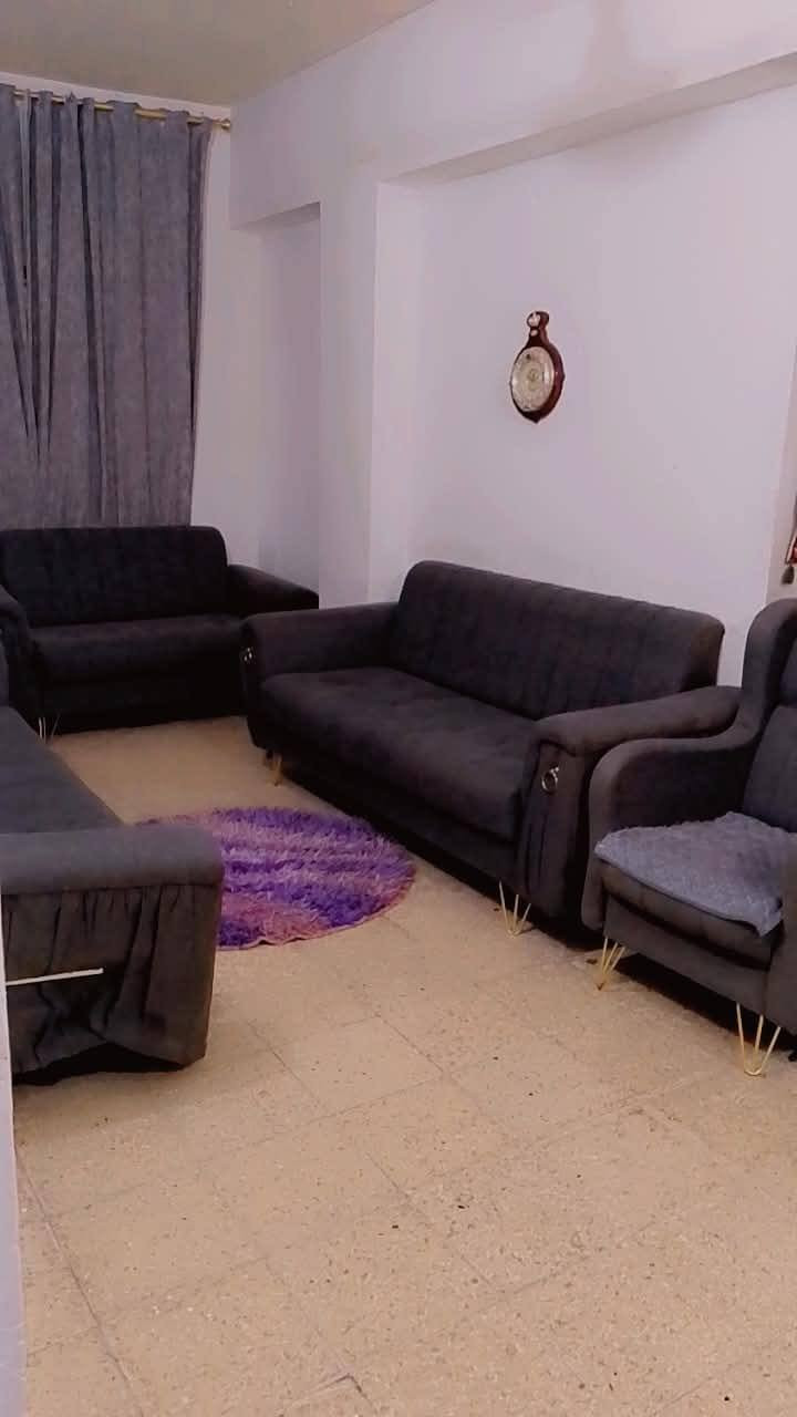 للبيع كلش نضيف ناقصه بس 3رجلين سعره 175 بي مجال ويا تلبيسه للتواصل***********
