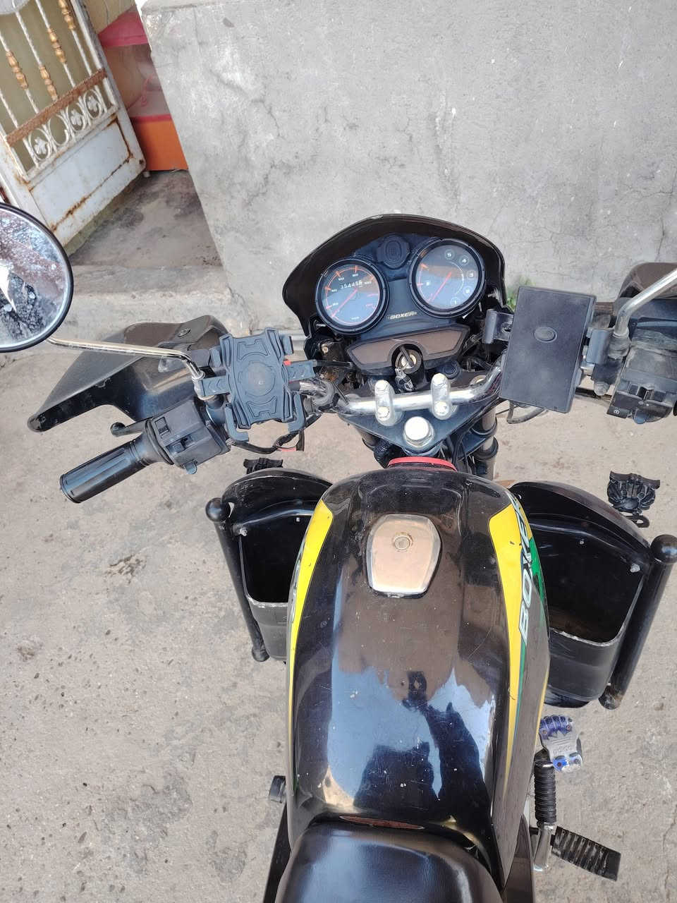 سلام عليكم دراجه بوكسر للبيع مديل 20اوراق اصوالي نضافه كدام عينك دراجه مامتعوبه مصالي هواي من اخذنها  اسعر 850؟؟   ***********
