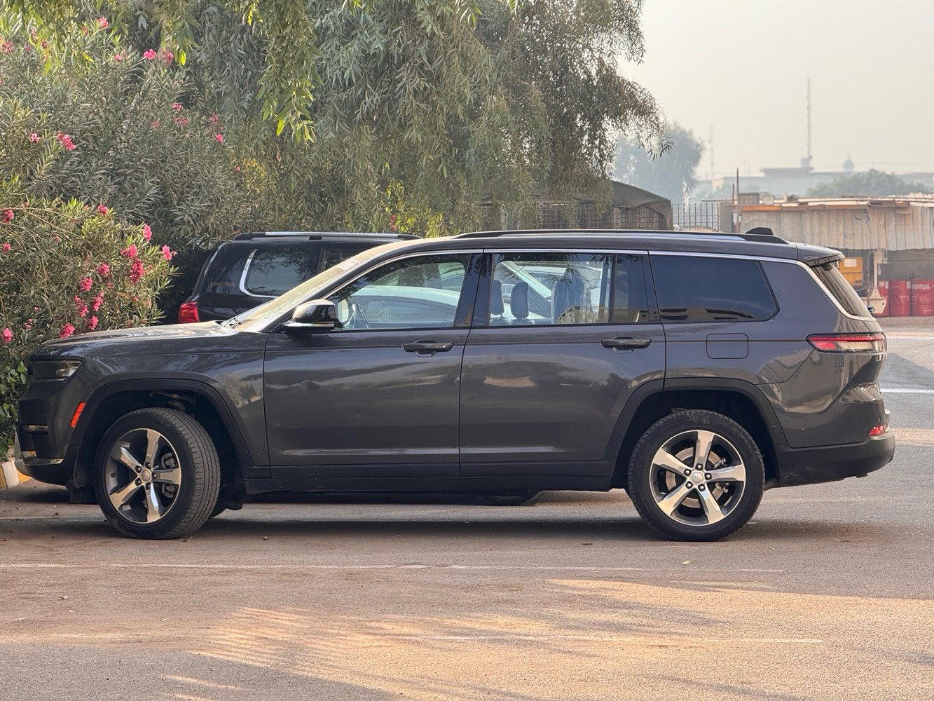 جيب موديل ٢٢ 
٧ راكب
ماشيه ٦٠ 
فول مواصفات 
بانوراما كشنات جلد منفصله شاشه جبيره رادارات ٣٦٠ حساسات خلفيه تدفئه كشنات صندوك كهرباء وباقي المواصفات المعروفه السياره نظيفه جدا 
للبيع او مراوس بسياره اقل 
حادثها جاملغ وباب مال سايق 
مكاني بغداد حي تونس