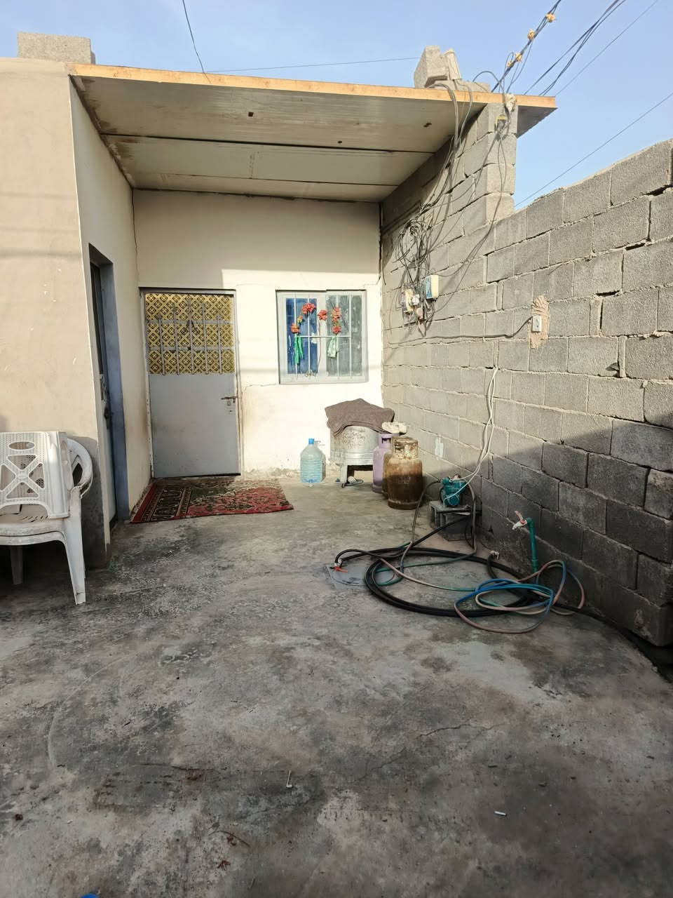 السلام عليكم بيت مساحه 120 متر السعر خاص منطقه الأمين قرب الشبكه الأولى الاتصال على ***********    ***********

