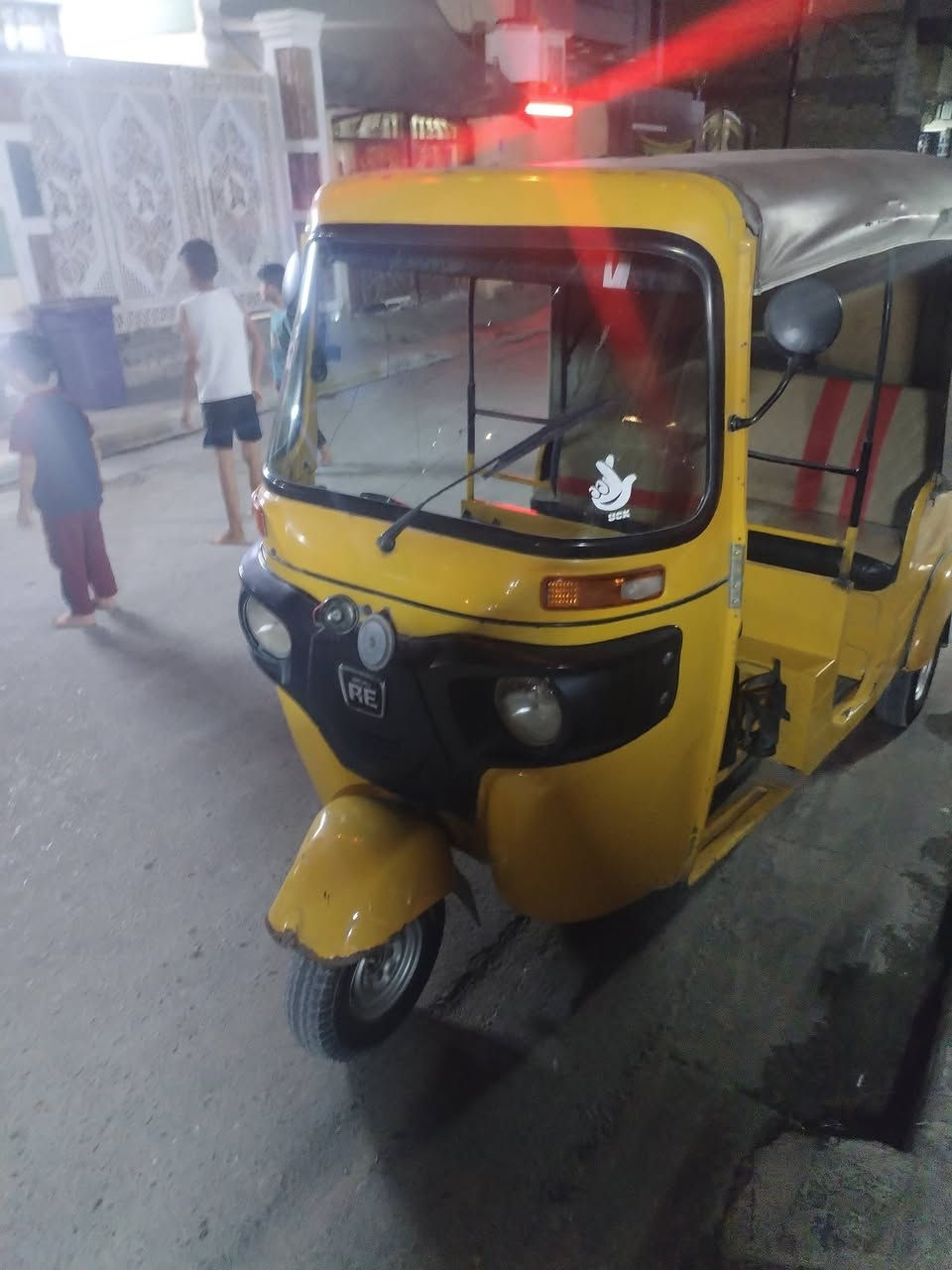 سلام عليكم تكتك مديال ١٧ اوراق المصطفى تجفيت جديد تايرات جداد تعمير مامعمرة مكان بغداد العبيدي بس على رقم متواجد السعر   4 و ٤٠٠ رقم  ***********
