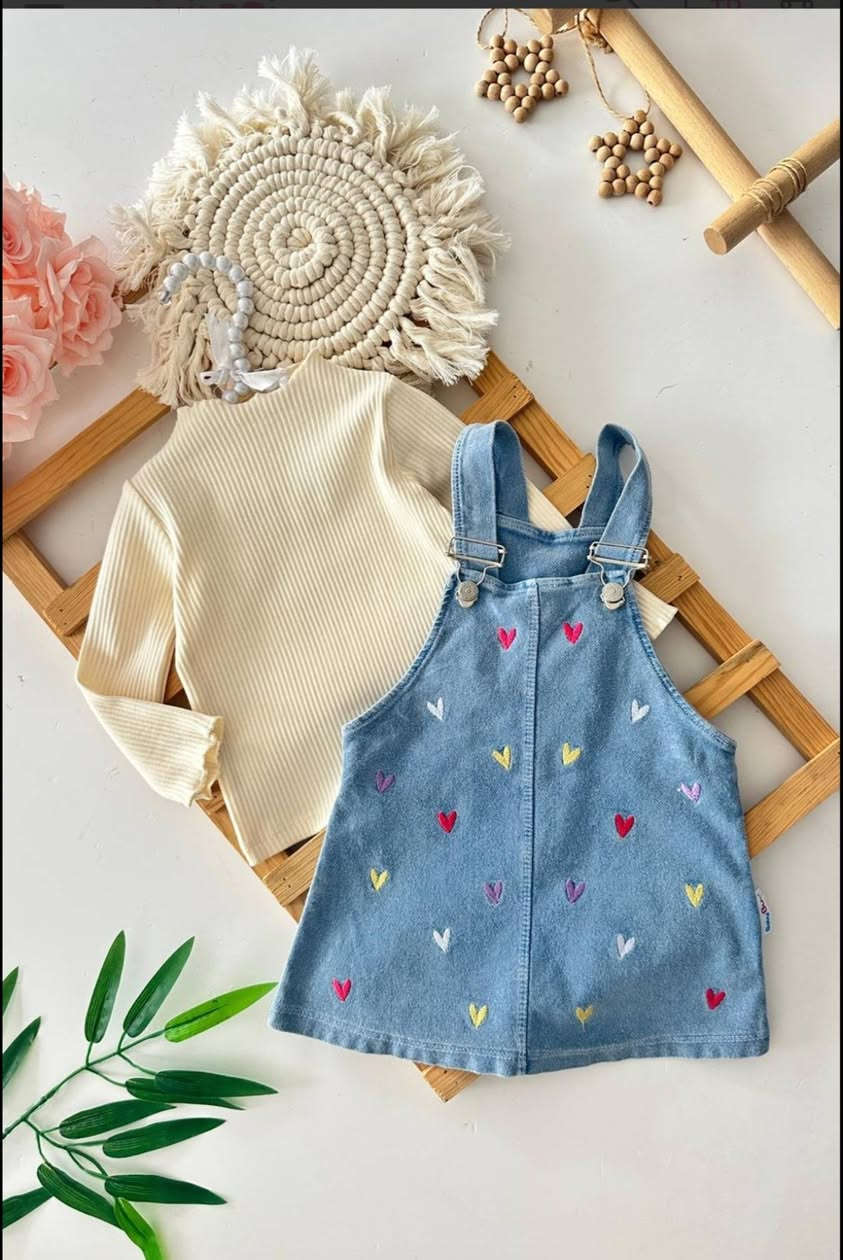 ✨ طقم بناتي يجنن ✨
بلوزة الوان  ناعمة + صدريه  كابوي  مطرز بقلوب ملونة 💕
الأناقة والبساطة بطقم واحد 😍
👧 مناسب للبنات الصغيرات
🚚 يوجد توصيل لكل المحافظات
📲 للطلب والاستفسار واتساب: ***********
#بنات_العراق #ملابس_اطفال #طقم_بناتي #موضة_اطفال #تسوق #التيك_توك #أمهات #اطفال #جديدنا
