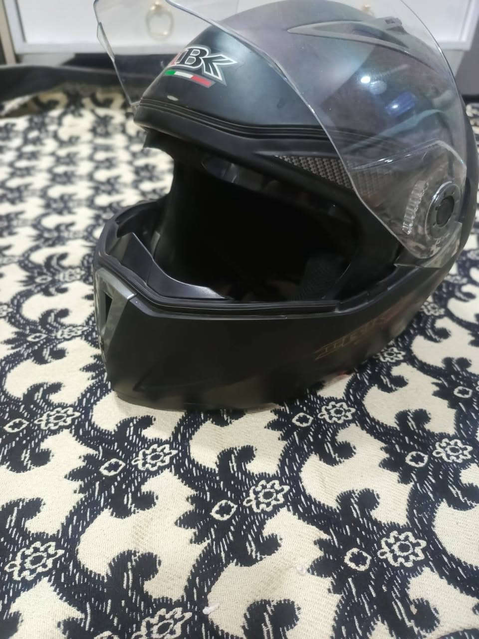 شباب خوذه مستخدمه للبيع مكان بغداد اكو توصيل اذا قريب علئ المنصور 35سعر ***********
