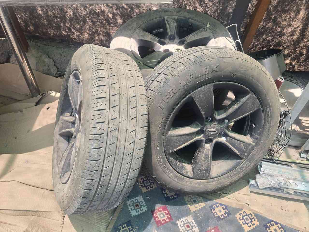 السلام عليكم ويل مال جارجر حجم 17 بي تخم تاير تايلندي جديد حيل
الويل مع التايرات 250 الف واذا بس التايرات 125 الف 
مكاني نجف ***********
