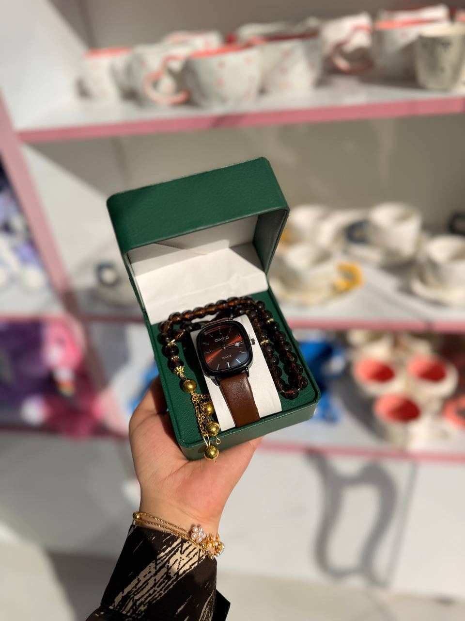 ساعة رجالية أنيقة جداً مع بوكس ✨
شكل مرتب ويطلع فخم باللبس
مناسبة للدوام والطلعات 🎀
أفضل خيار كهدية 🎁
السعر فقط 12,000 دينار
توصيل متوفر 🚚
للطلب خاص


**إذا كنت صاحب هذا الإعلان وتريد حذفه لأي سبب، رجاءا أرسل رسالة إلى الدعم الفني**