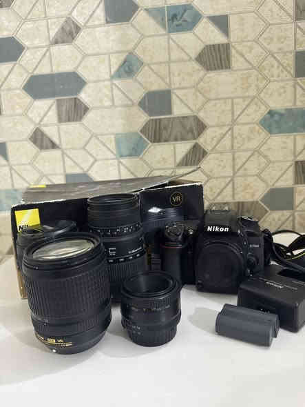 سلام عليكم  كاميرا نيكون  d7500 للبيع 
مع مجموعة عدسات وبطاريتين و شاحنة وارتونها وحزام للاستفسار خاص او ***********
