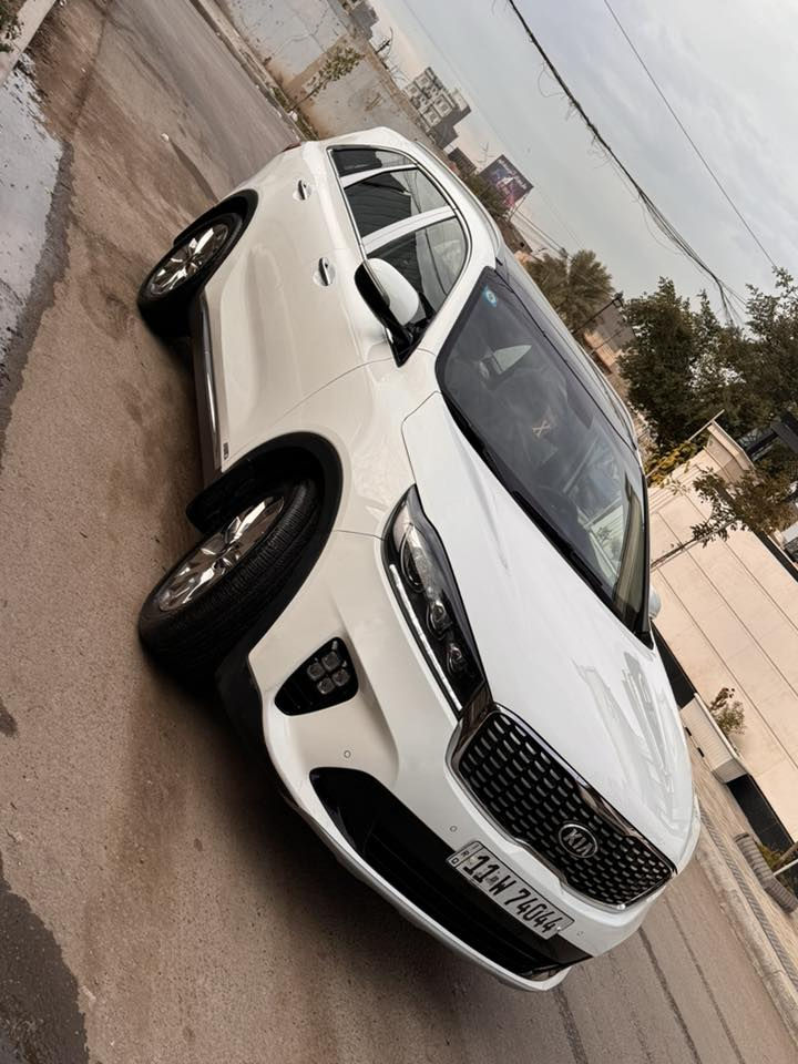 للبيع سورنتو خليجي موديل 2018 فول مواصفات للاخير فور ويل محرك 6 سلندر ماشيه 75 حقيقي محرك وكير كفاله بدون مكفوله من الصبغ عدا مكانات بارد صغيره 
مواصفاته بانوراما
كشنات جلد 7 راكب
تدفئه وتبريد بالكشنات
كشنات كهرباء
تبريد بيانو
مري شفط
تبريد 3 قطع 
جنطه كهرباء 
حساسات امامي خلفي
بردات بالبطاين
كشنات الخلفيه تدفئه
لايت عدسات داينمك متحرك
بلوجكتر عدسه
السياره على وضع الشركه حتى السبير ما نازل وما نقصه اي شي مسويه سيرفس كامل دهن وفلاتر وتخم تاير
السعر 238 وبيه مجال
مكاني بغداد
***********
