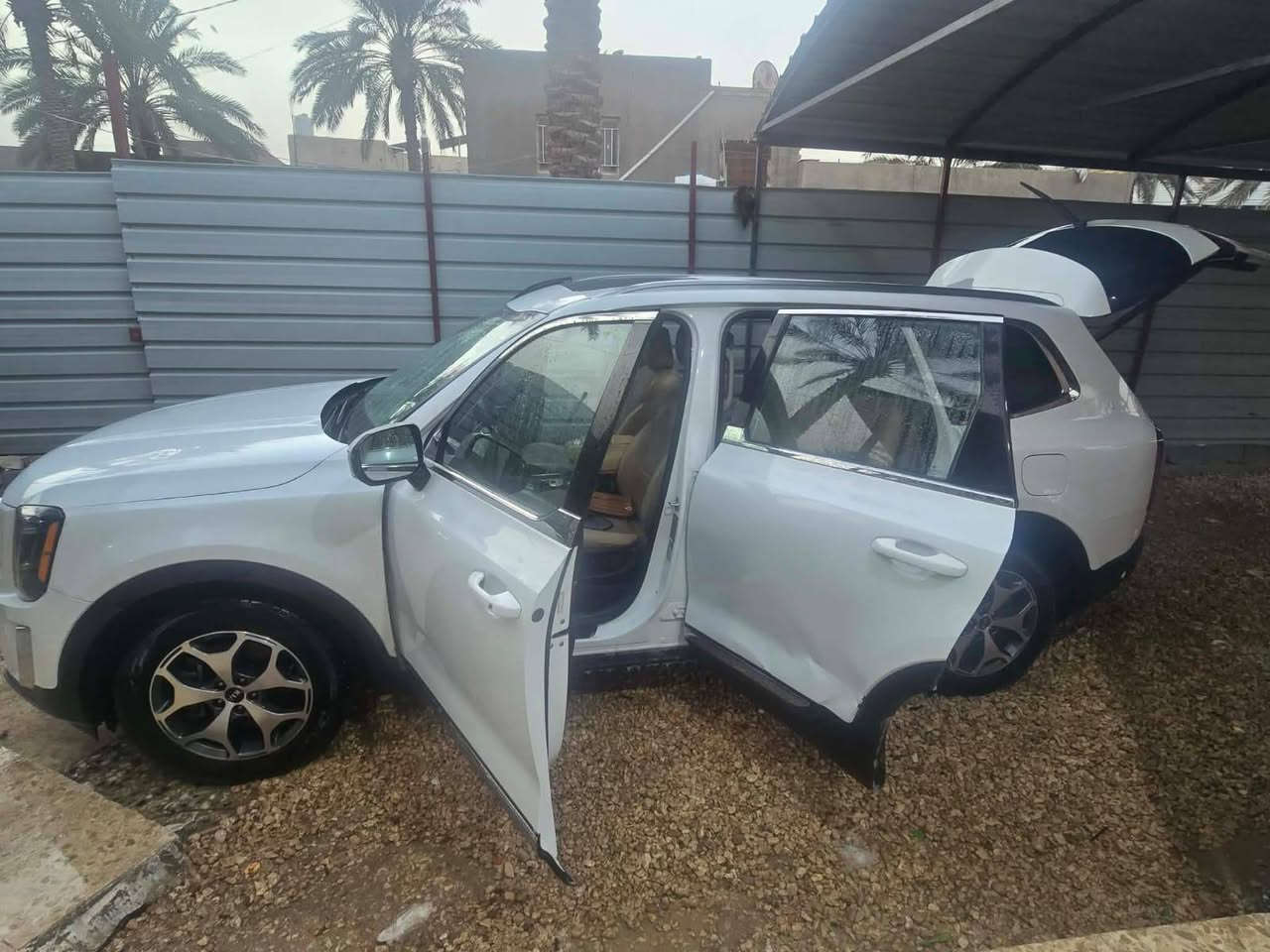 السلام عليكم
كيا تلورايد موديل 2020
تفاصيل داخل المنشور فول سياره 
بسمي هزه جديده ورقم سنويه بسم***********
