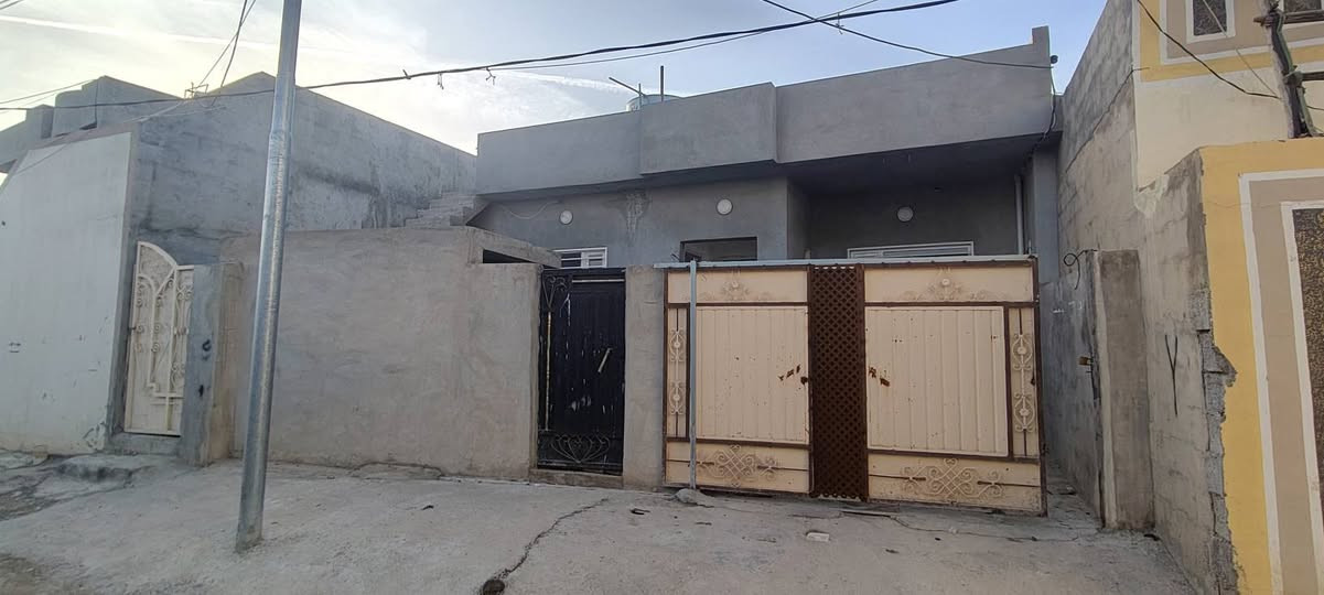 ئەم خانوە بۆ فرۆشتن 
ناونیشان : کەلار- گازینۆی ئازادی 
ڕووبەری: 125 مەترە 
سفرە و ماڵی تێنە چووە 
نرخی زۆر گونجاوە 
ئاڵوگۆڕی پێدە کەین بەخانوی ترلە هه رکوێ کەلار بێت 
0772 627 0848
