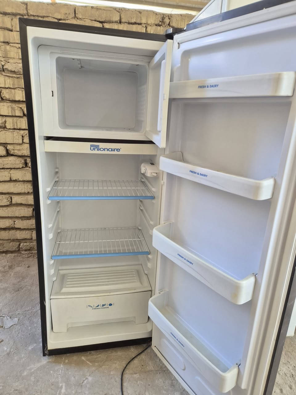 ثلاجه يونيو 14 قدم باب وحده بلاديه ما داخله تصليح
السعر 185وبيه مجال
العنوان الحمزة الغربي الحي العسكري مجاور شارع الامام علي 
الاتصال ***********
