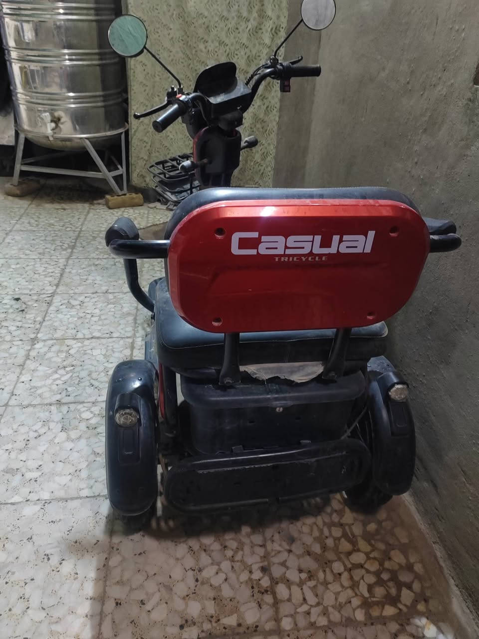 دراجة شحن 3 عجلات بيهة نضام R اضافة الى ثلاث سرعات الدراجة  للبيع مكاني بغداد الدراجة بحالة جيدة جدااااا
***********
