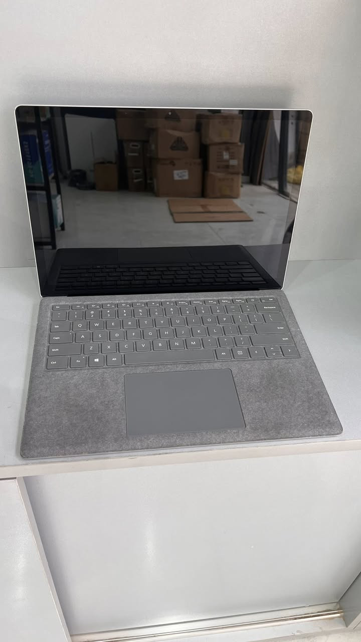 Surface laptob 3
Ci 5 - 1035G7

Ram 8GB DDR4

Ssd 256 m.2

كارت شاشة داخلي 4GB

السعر ٣٥٠ الف

***********
