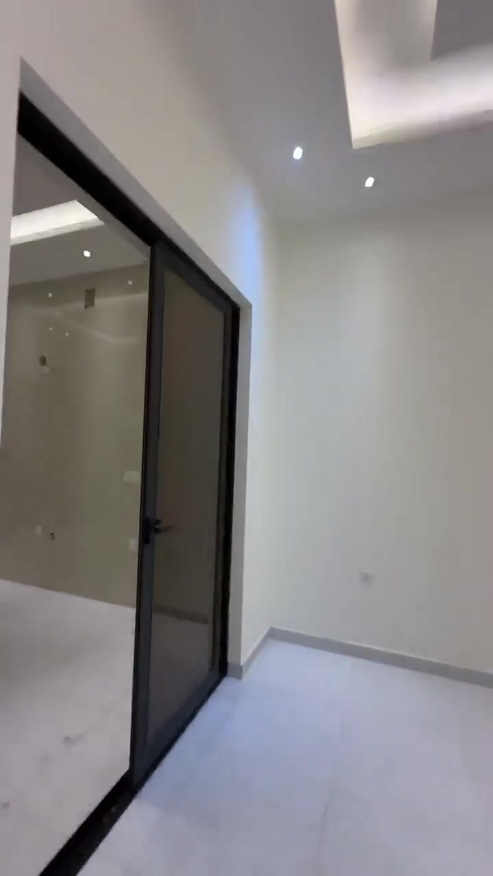 🏡 شقق ديلوكس للإيجار – المنصور / حي دراغ  
📍 شارع جامع دلال الكبيسي (شارع شهرزاد)  
📐 المساحة: 150م²  
غرفتين نوم + صالة واسعة  
مطبخ معزول + صحيات + مناور 2  
🏠 طابق أول  
💰 الإيجار: 900$  
👨‍👩‍👧‍👦 مناسبة للعوائل، الطالبات أو الموظفات
📞 للاستفسار : ***********
