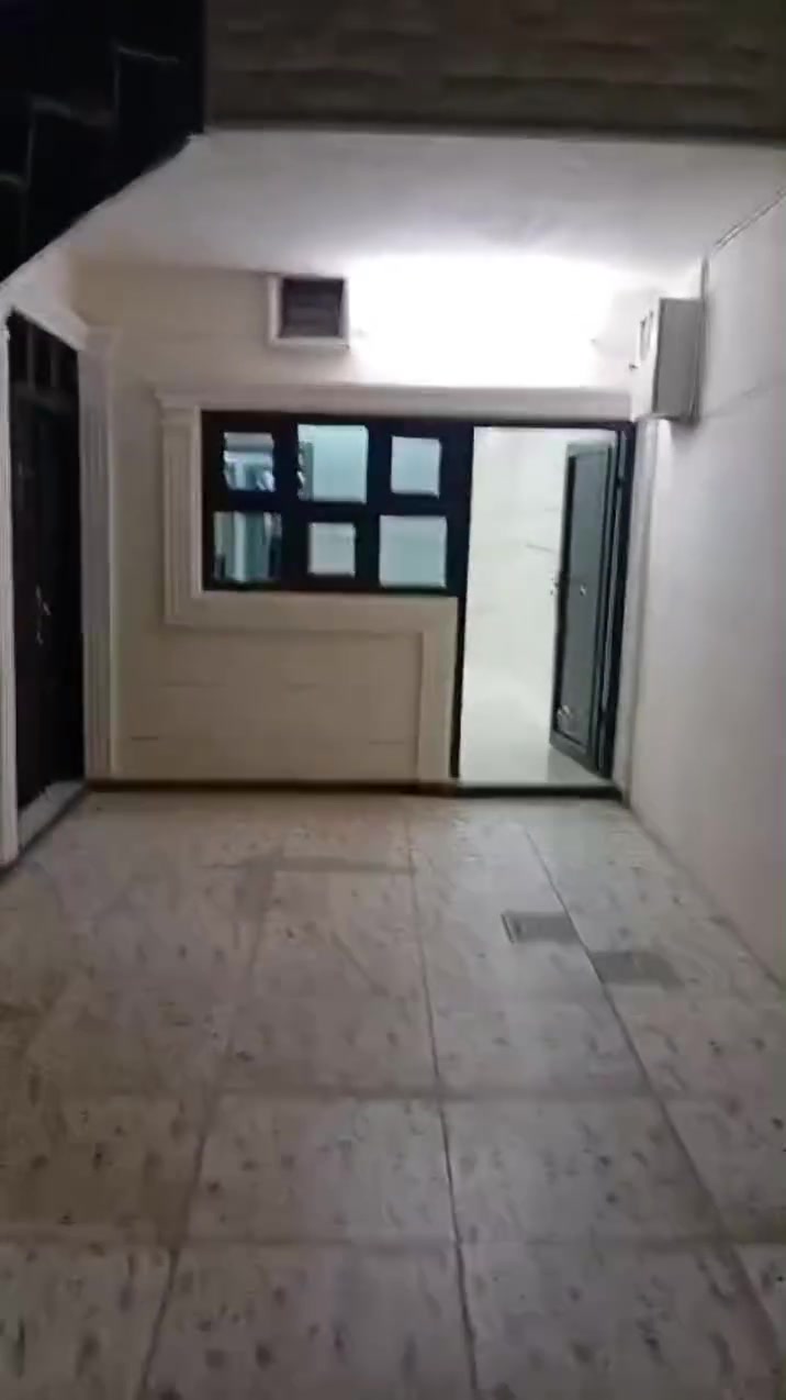 دار للايجار طابق ارضي ١٧٠مترغرفه نوم استقبال هول مطبخ صحيات كراج سعر ٣٢٥الماء الكهرباء على صاحب الدار كركوك حي العسكري قرب روضه جنان مكتب نور الجنه التواصل عبر الواتساب ***********
