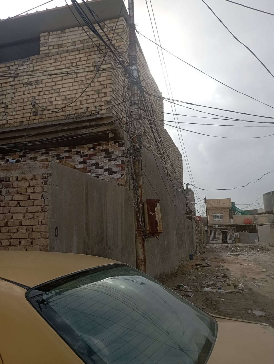 متاح بيت طابو زراعي بسمي سند ٢٥ مساحه ١٣٠مربعه ركن مكون من مطبخ حار وبارد وغرفه وصاله وهول ومجمع صحيات بلحوش كبال شارع ٨٠ بعد ١٠امتار عن شارع ٨٠ العله كربله قرب المستشفئ المستقبل هاذه رقمي ***********
