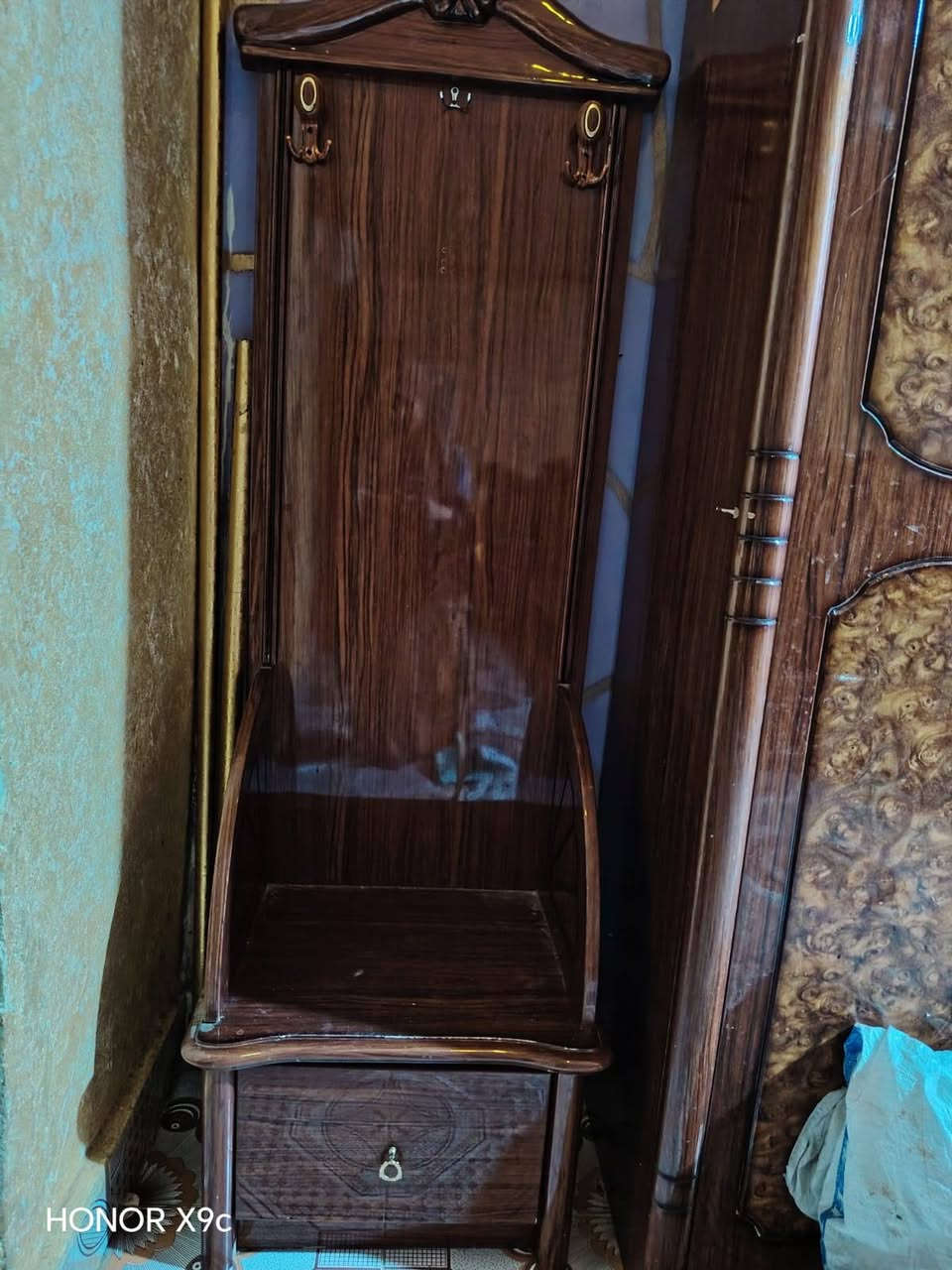 غرف ماليزي للبيع السعر350 وبيه مجال المكان كرمة علي مركز الناحية الاستفسار مراسله واتصال على ***********7
