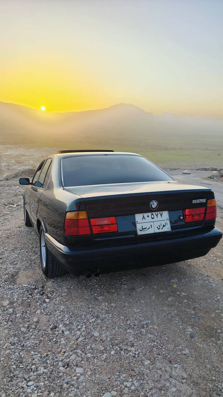 بئیم525مۆدێل1994بیلادە مکینە وگێڕوتبریت بە شە رت
 فول موە سە فاتە سە یارە کە زۆر بە قوە تە و نوقسانی تیانیە تایە و ویلی لۆکی لە سە رە دوو سوچی بیلادی ماوە 
شوین کە لار68 مجال ژم:***********
