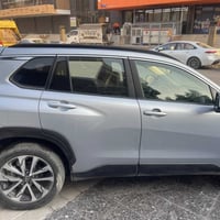 كورلا كروس 2023مواصفات  xle بانزين فقط  كراسي جلد  تدفئة فقط  رقم بغدا...