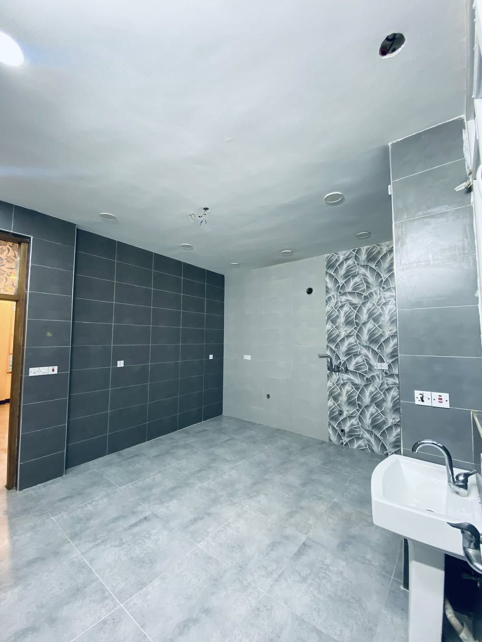 شقة 100 متر حديثة للإيجار
صالة استقبال - مطبخ - غرفتين نوم 

طابق ثاني 

سعر الايجار 450 الف بدون دلالية 

ملاحضة: للعوائل الصغيرة فقط 

بغداد / حي القاهرة / الدلفية

***********
