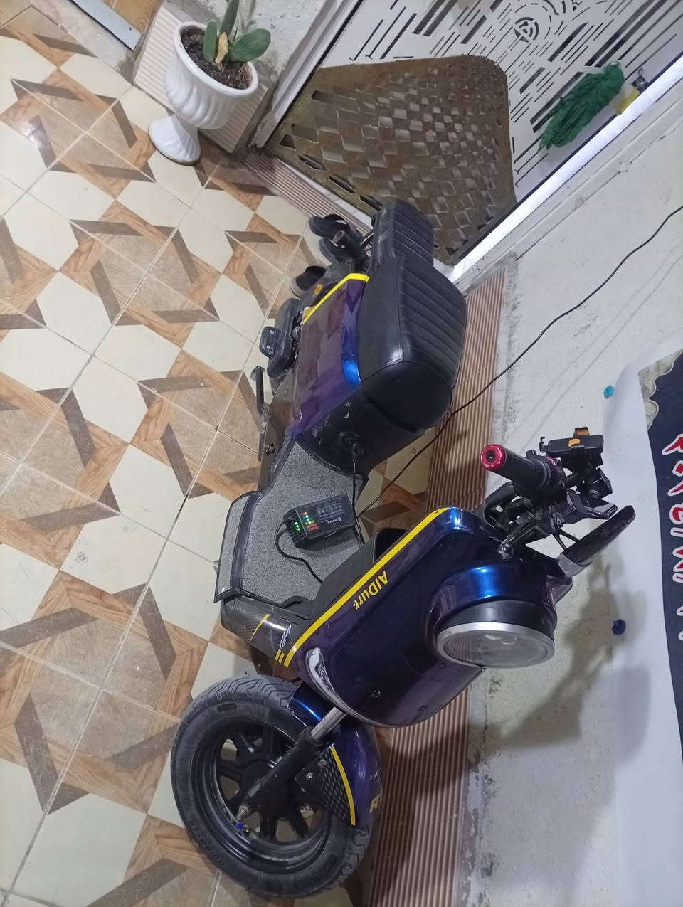 دراجه شحن موديل 2025 دراجه حلوه ونظيفه خمس بطاريات صارلهن خمس ايام من شادهن السعر 500 وبيه مجال لطيبين مكان بصره الهارثه رقم الهاتف *********** بس واساب فقط
