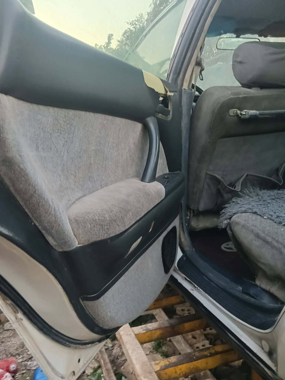 سلام عليكم سياره بطه متصل مديل 92محرك وكير اثنين ونص سياره خير من الله فقط بيها كصت قماره رقم ***********اتصل على الرقم غير متواجد على فيس
