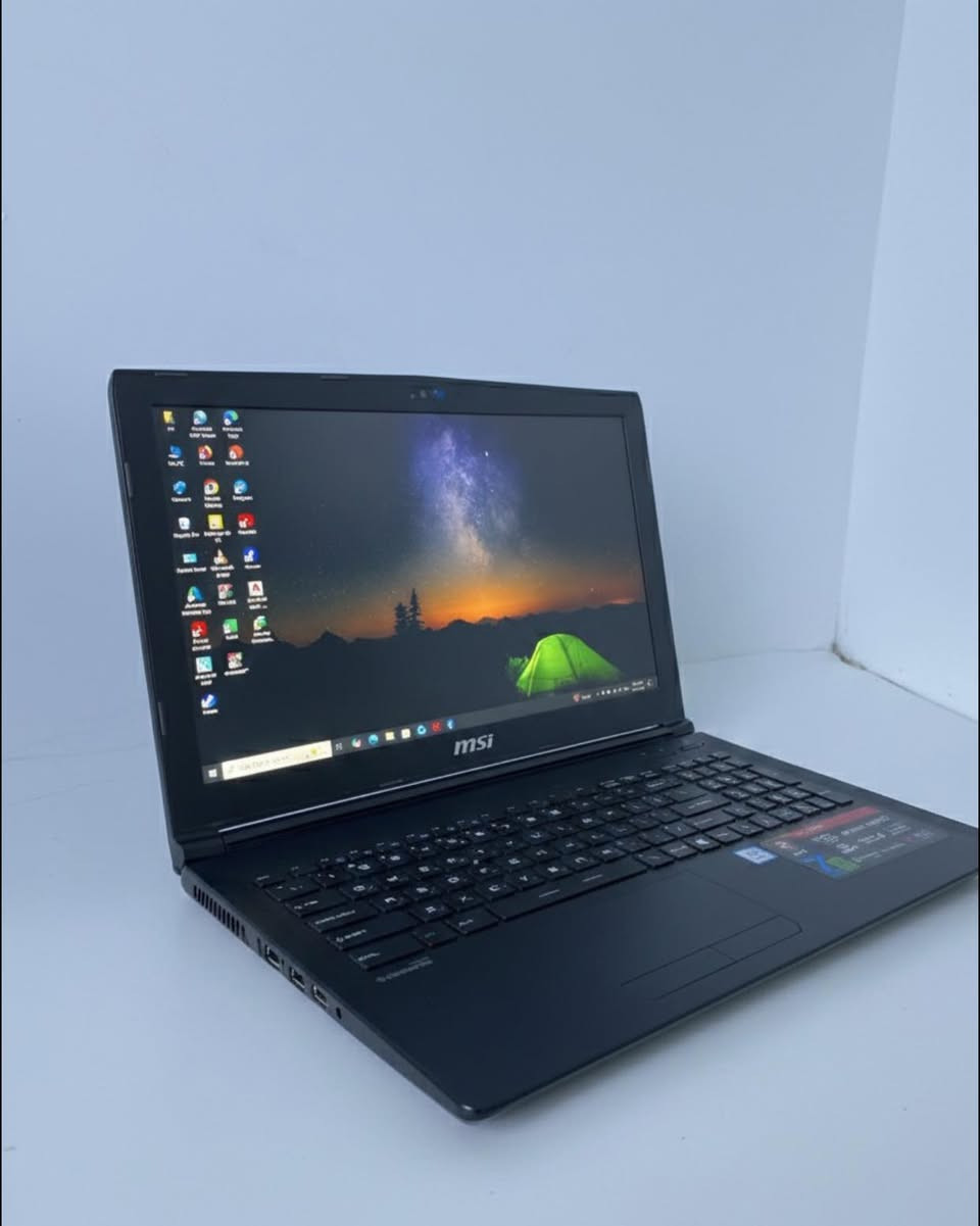 لابتوب MSI Gaming بحالة ممتازة للبيع 🔥

💻 الموديل: MSI GL62M 7RE
⚡ المعالج: Intel Core i7-7700HQ @ 2.80GHz (جيل سابع – أداء قوي للألعاب والبرامج الثقيلة)
🧠 الرام: 16GB DDR4 (سرعة 2400MHz)
🎮 كرت الشاشة: NVIDIA GeForce GTX 1050 Ti 4GB + Intel HD 630
💾 الخزن: SSD سعة 512GB (سرعة عالية بالإقلاع وفتح البرامج)
🖥️ النظام: 64-bit

✅ مناسب للألعاب المتوسطة مثل GTA V، PUBG، Valorant، Fortnite
✅ ممتاز لبرامج التصميم مثل AutoCAD، SolidWorks، Photoshop
✅ أداء قوي للطلاب والمهندسين

اللابتوب نظيف ويشتغل بدون مشاكل، سريع بالإقلاع بسبب الـ SSD، وأداء مستقر.

🎯 ينصح به لـ:

 • طلاب الهندسة والتخصصات التقنية
 • المصممين والمونتيرين المبتدئين
 • لاعبي الألعاب المتوسطة
 • شخص يريد جهاز قوي بسعر مناسب

السعر 550 وبي مجال


**إذا كنت صاحب هذا الإعلان وتريد حذفه لأي سبب، رجاءا أرسل رسالة إلى الدعم الفني**