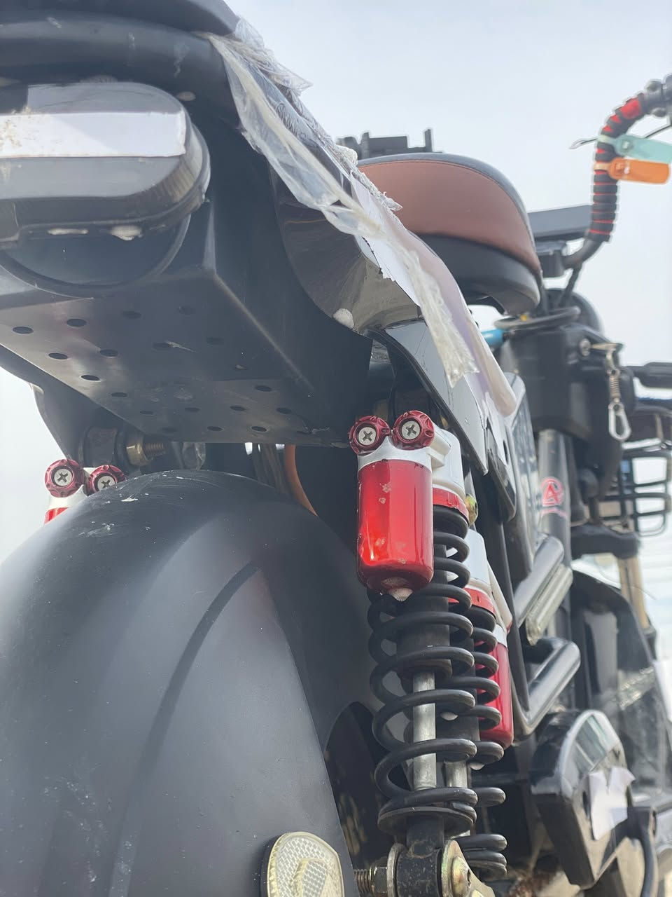 السلام عليكم بايسكل شحن أربع نمر البايسكل نظيف بعده جديد بيع ٢٥٠وبي مجال حك الجيه الموديل ٢٠٢٤رقمي ***********
