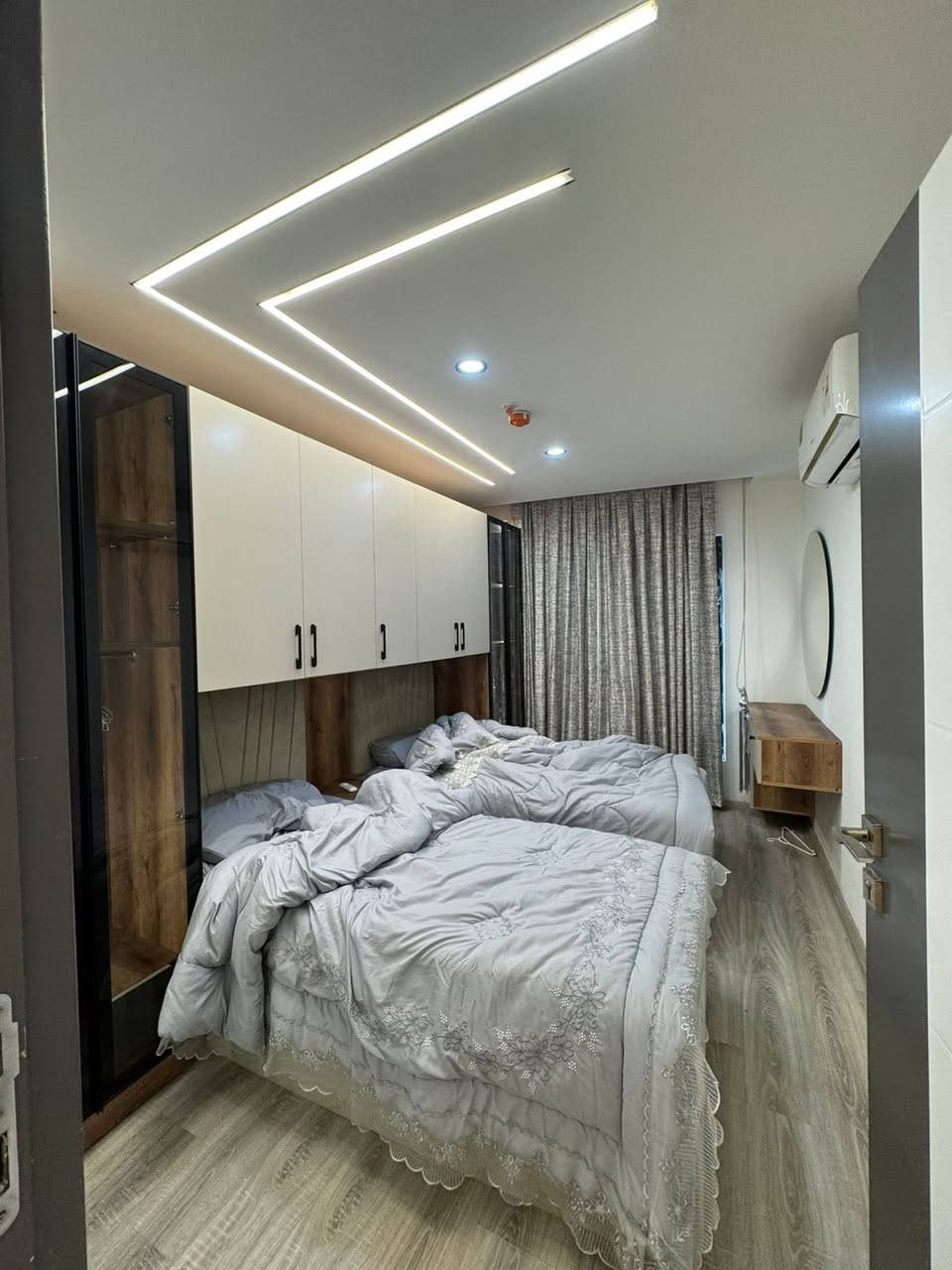 شقة للإيجار في أربيل
‏في مجمع سكني لايف تاورز
‏داخل المربع الذهبي 
‏شقة متوفر غرفتين وصالة 
‏مؤسسة بالكامل Vip
‏ أساس نظيف كلش حلو 
‏ مساحة 108 متر 
‏لاستفسار أكثر على ال WhatsApp 
***********
***********
