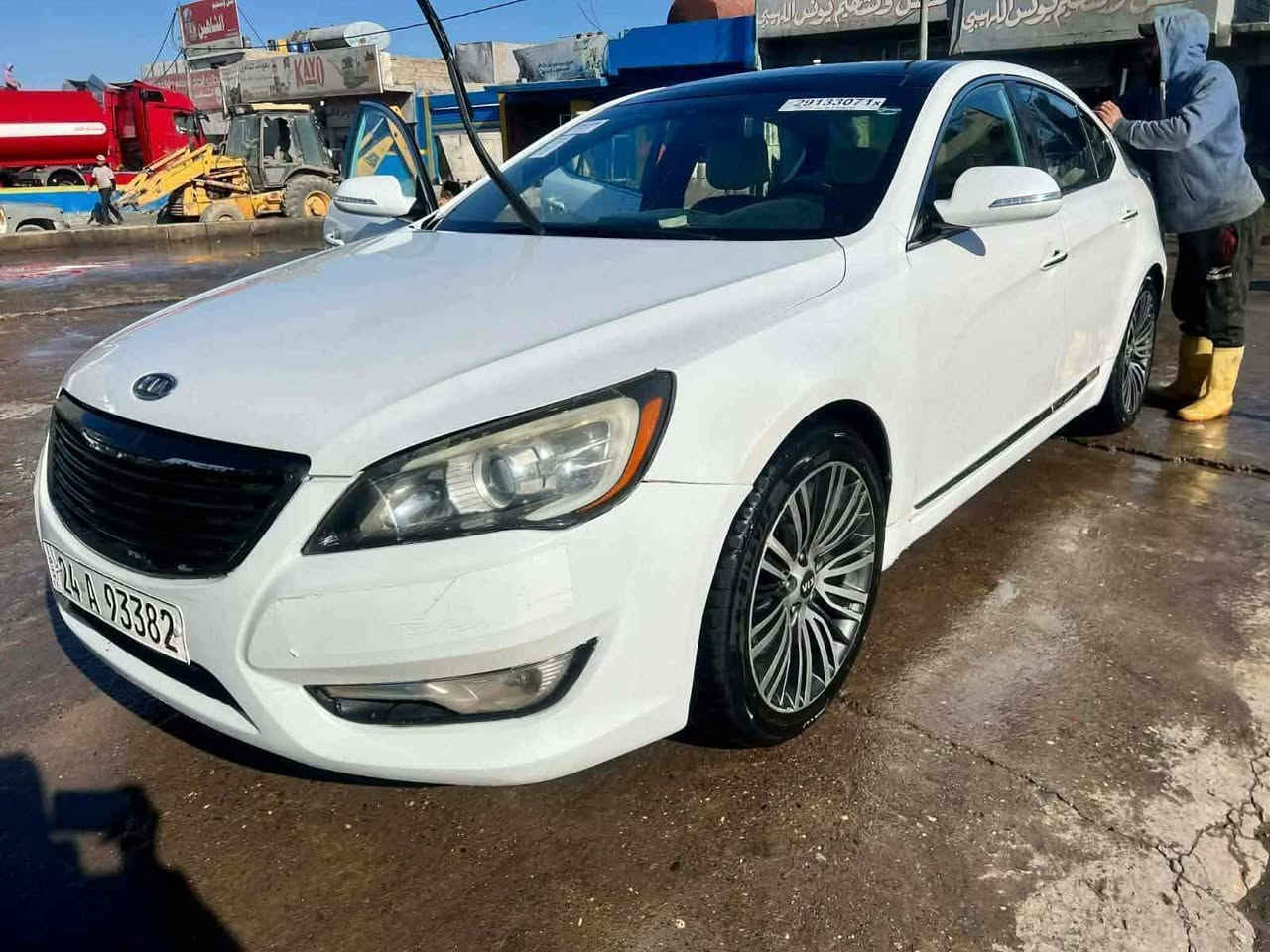 مواصفاتها :
لمتد Vip ملكي 
بانوراما فتحتين 
محرك 3500 
ويل كب 17 
نظام ترحيب خارجي وداخلي ودشبول 
لد بلادي دشبول وابواب 
سستم بلادي انفينتي فول 12 سماعة وبلوتوث 6 اقراص 
بصمة 5 بصمات مع الصندوق 
تحكم ستيرن جهتين 
كروز سرعة قفل 
لايت عالي ناصي زنون 
اضائة داخلية تحت الاقدام بلادية 
تبريد قطعتين 
بردات خلفية بلادية وبرادات ابواب خلفية 
كشنات كهربائية امامية مع خزن ميموري وضع الجلوس
كشن السائق والستيرن نظام ترحيب عند الجلوس 
نظام ترحيب عند الترقب من السيارة 
اشارة بلمري 
شفط المري مع نزول المري عند الرجوع الى الخلف وضع الامان 
حساسات خلفية بلادية 
كامرة خلفية بلادية 
ضرر جاملق خلفي خلف السائق 
كير اوتماتيك مع كير عادي
بيع او مراوس 
السعر 120 قفل 

 العنوان موصل حي العربي 
***********
